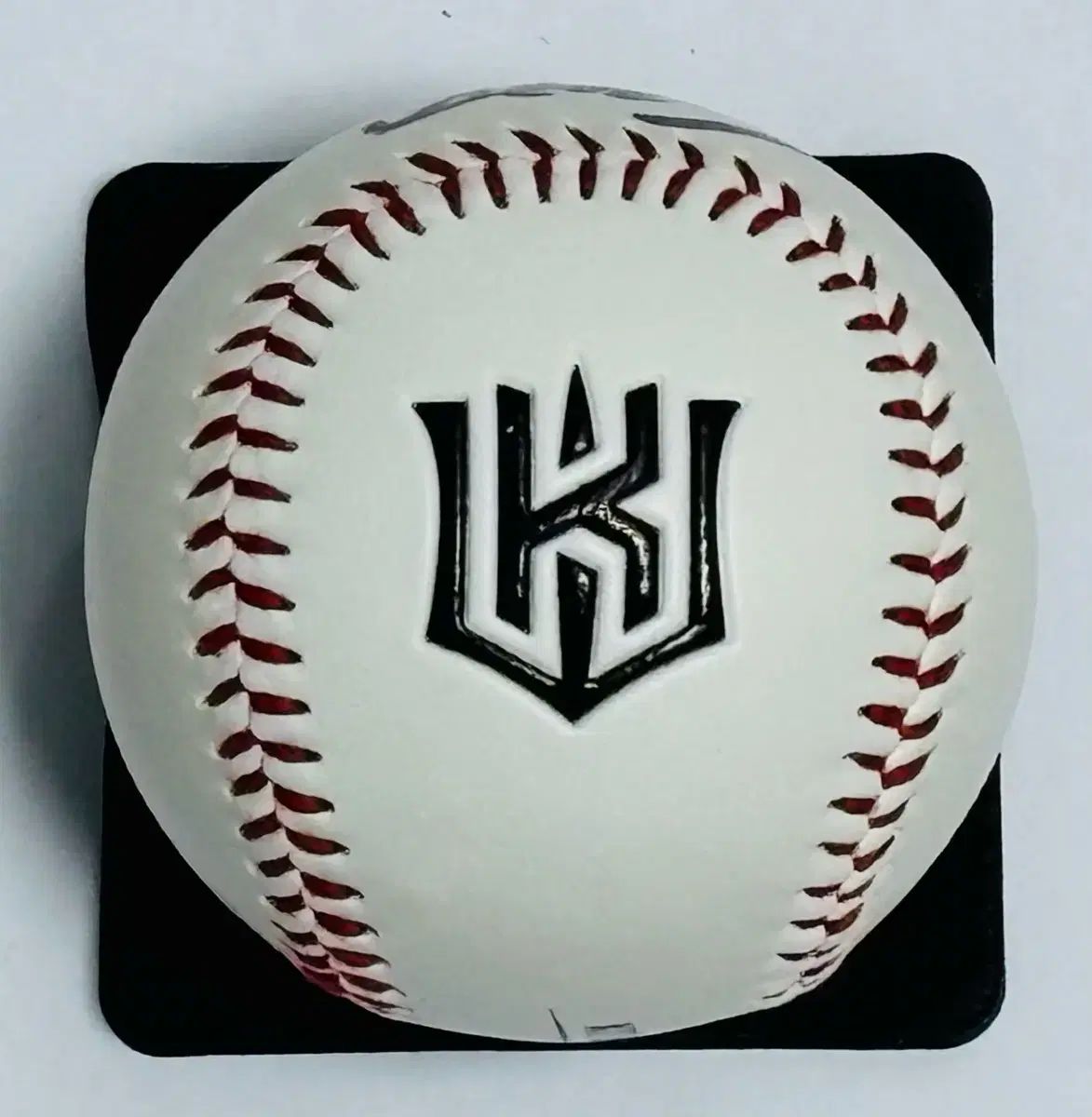 KTウィズ 投手 ソ・ヒョンジュン サイン入りボール 出品 - メルカリ