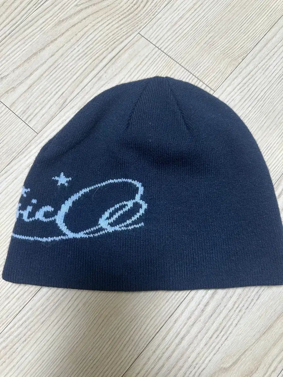 LOW CLASSIC ロウ クラシック ネイビ ビーニー - メルカリ