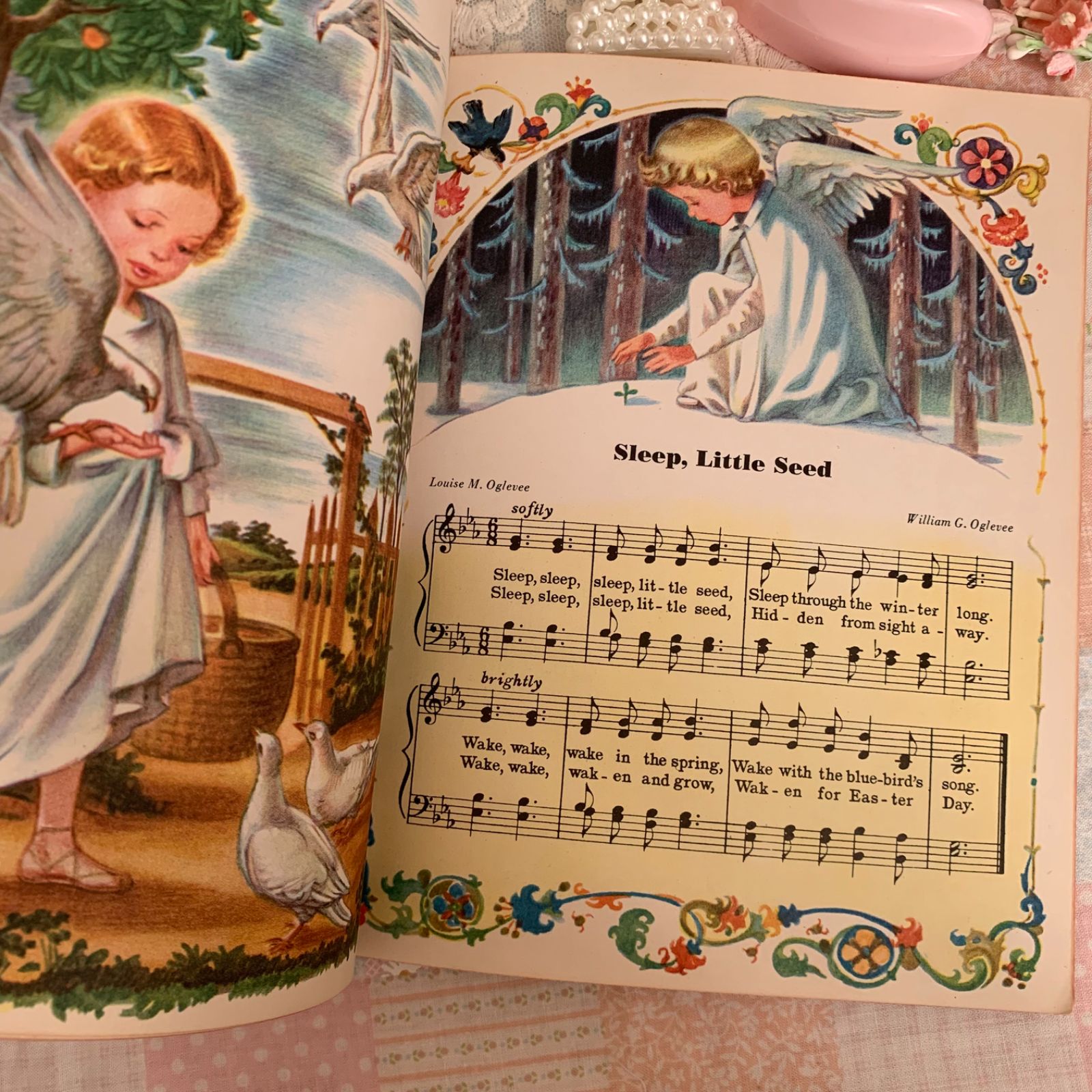 ヴィンテージ 洋書 絵本『 The Little Golden Book of Hymns 』1947年