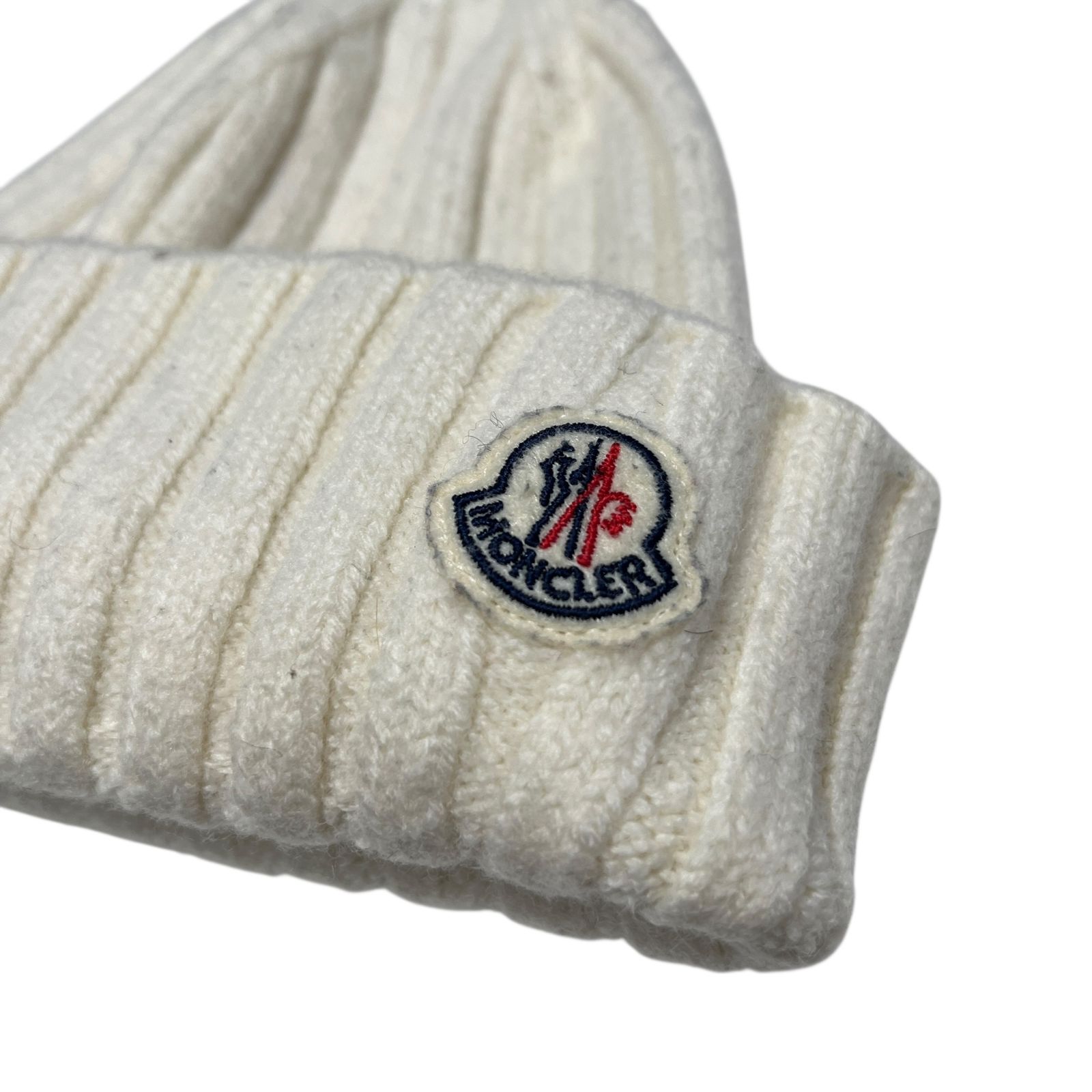 MONCLER モンクレール ニット帽 帽子 ホワイト ファッション小物 A9327 本体のみ ■中古品■ZKM6912ZD MONCLER モンクレール ニット帽 帽子 ホワイト ファッション小物 A9327