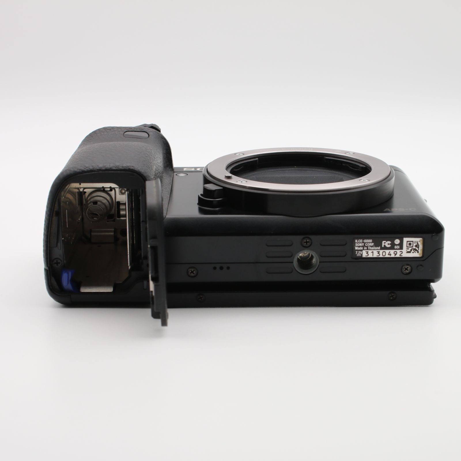 極上品】 Sony α6000 ボディ ブラック ILCE-6000 ミラーレス一眼 