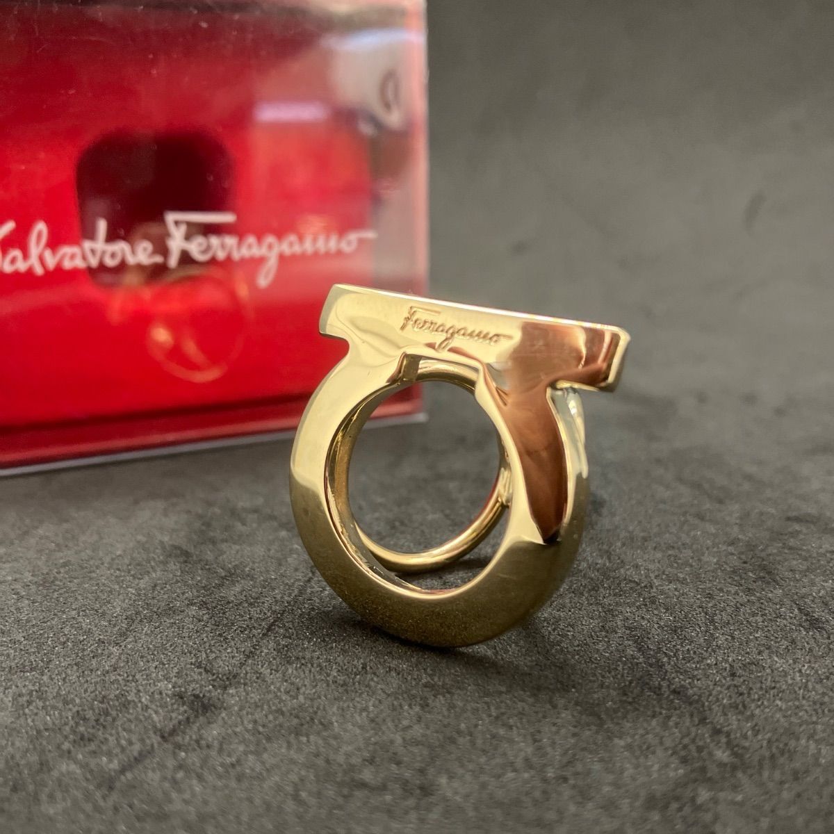 美品Ferragamo フェラガモ スカーフリング ガンチーニ ゴールド 5820 