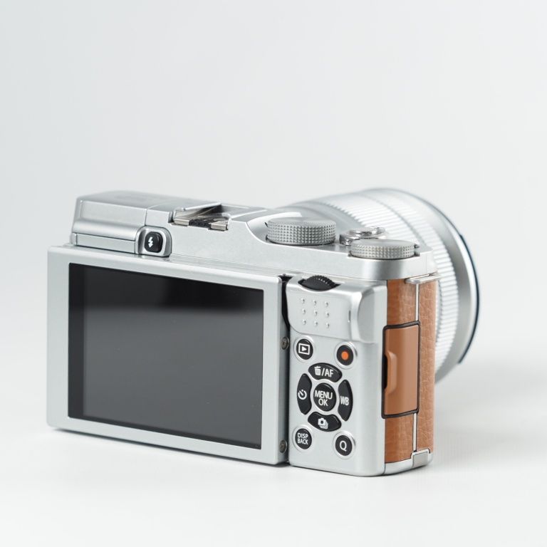 FUJIFILM ミラーレス一眼 X-A2 ブラウン X-A2BW1650 レンズキット XA2