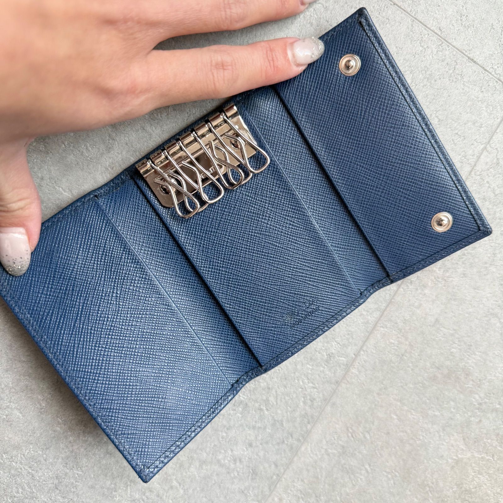 PRADA プラダ トライアングル 6連続キーケース サフィアーノレザー