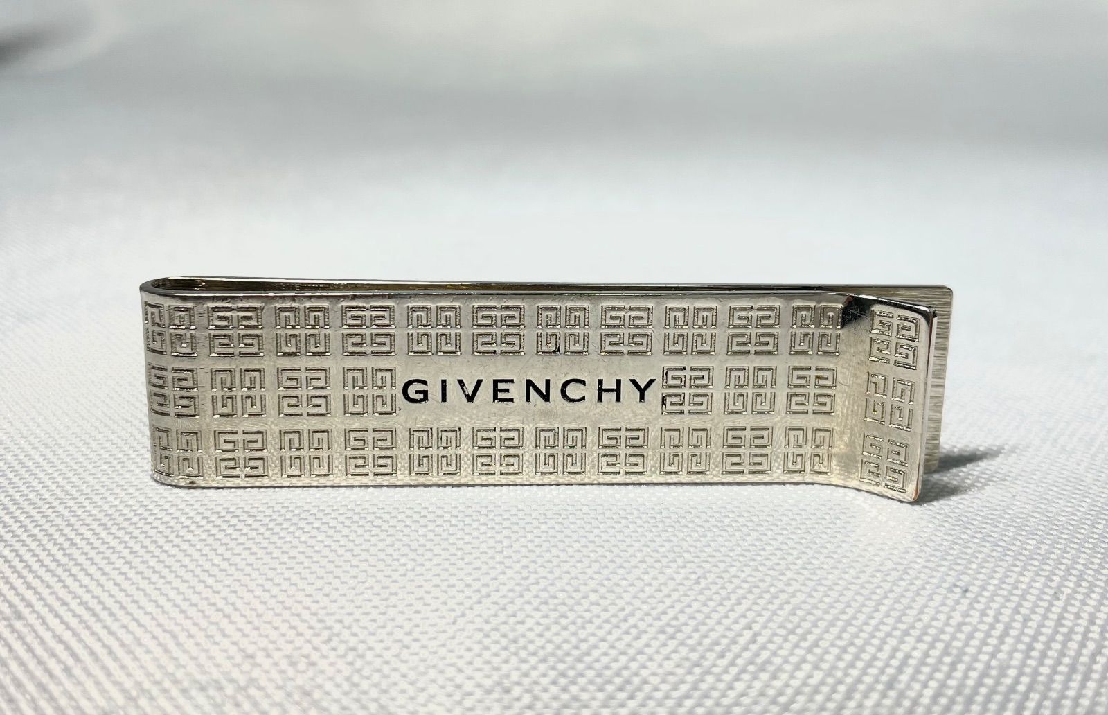 GIVENCHY ジバンシィ エングレービング ロゴ文字 メタルマネークリップ 美品 GIVENCHY ジバンシィ エングレービング ロゴ文字 メタル