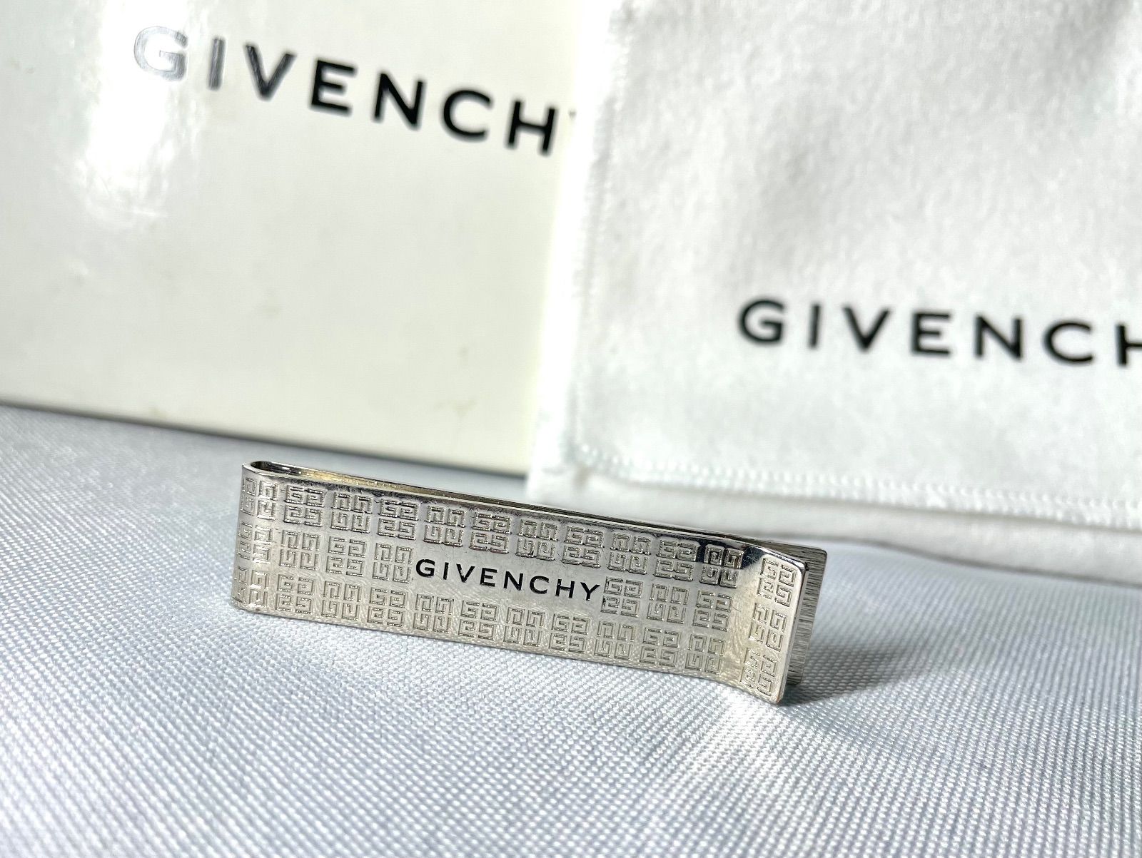 GIVENCHY ジバンシィ エングレービング ロゴ文字 メタルマネークリップ 美品 GIVENCHY ジバンシィ エングレービング ロゴ文字 メタル
