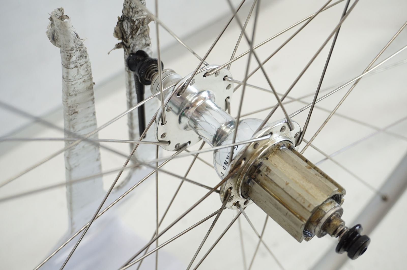 アンブロシオ×ホワイトインダストリーズ　手組ホイール　カンパフリー　11S AMBROSIO 「アンブロッシオ」 リム GRAND BOIS ハブ カンパフリー 手組