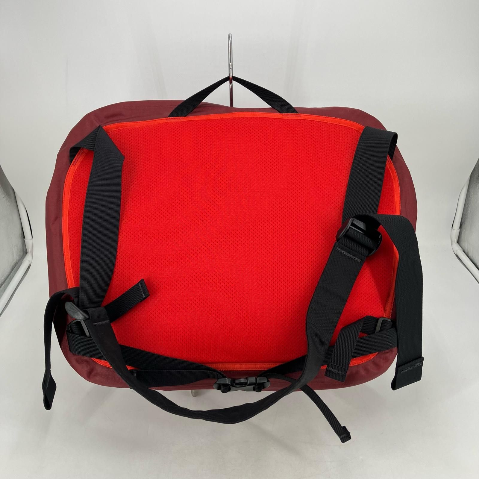 レア品廃盤 ARC'TERYX　アークテリクス　ショルダーバッグ 　レッド　赤 イオン広店】 中古 ARC'TERYX | アークテリクス ショルダーバッグ