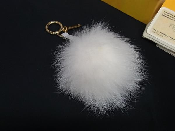 FENDI フェンディ　ボンボンチャーム　ホワイトファー キーホルダー □新品□未使用□ FENDI フェンディ ポンポンチャーム ファー×レザー