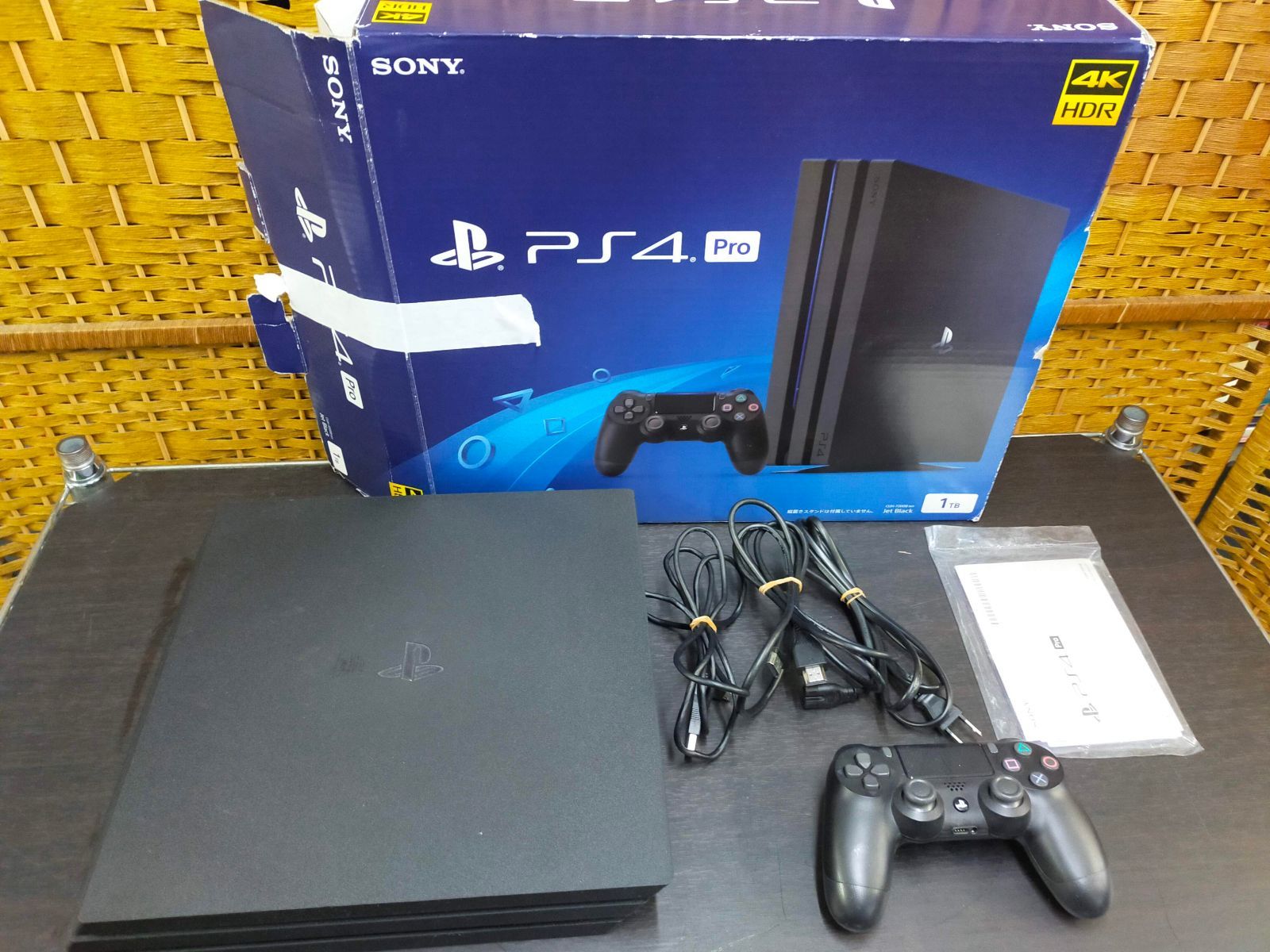 PlayStation 4 Pro ジェット・ブラック 1TB (CUH-7200BB01)【メーカー