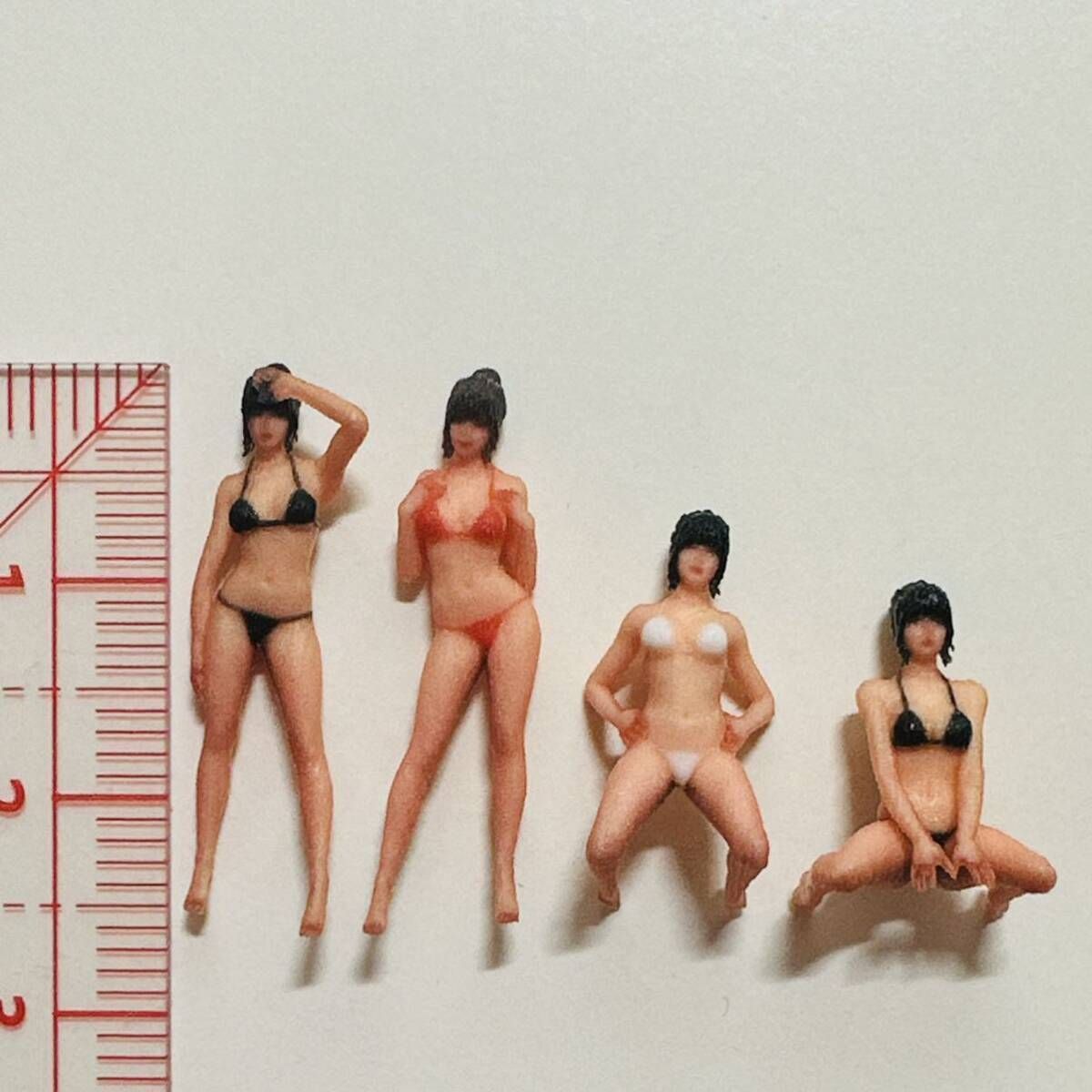 完成品 1/64 JOY フィギュア4体 リアルフィギュア ミニカーに ジオラマ