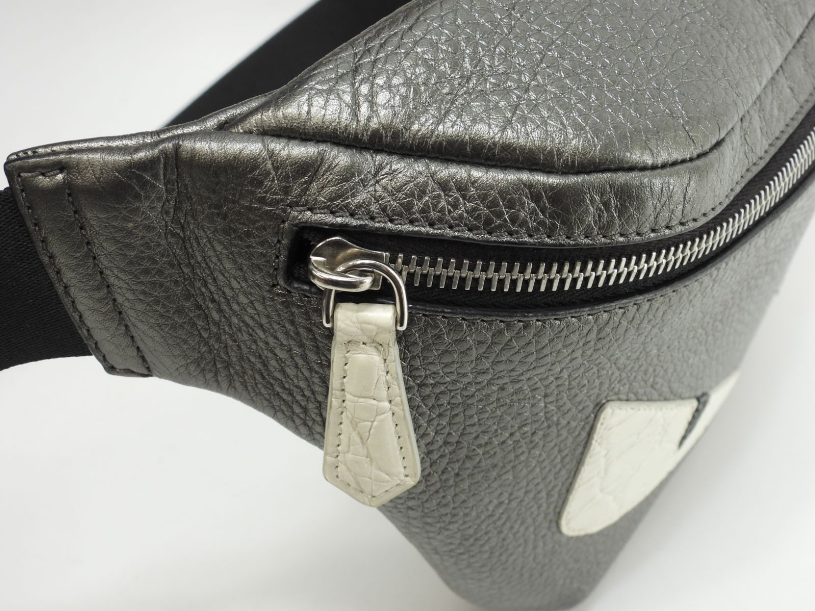 フェンディ ボディバッグ モンスター セレリアレザー灰/クロコ白