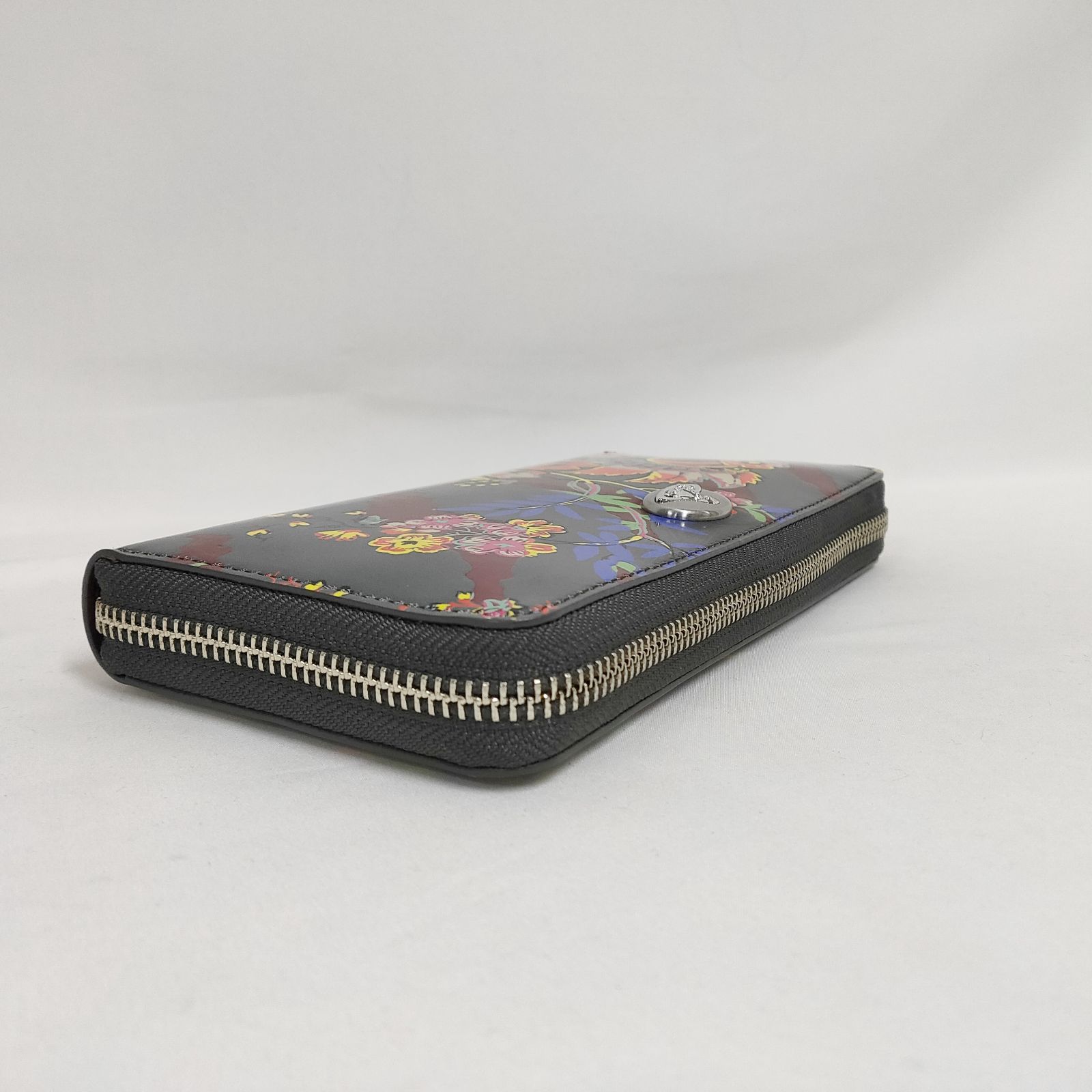 【美品】ヴィヴィアンウエストウッド 長財布 ラウンドジップ ロングウォレット 新品 未使用 ヴィヴィアンウエストウッド タイガーフラワー ラウンド