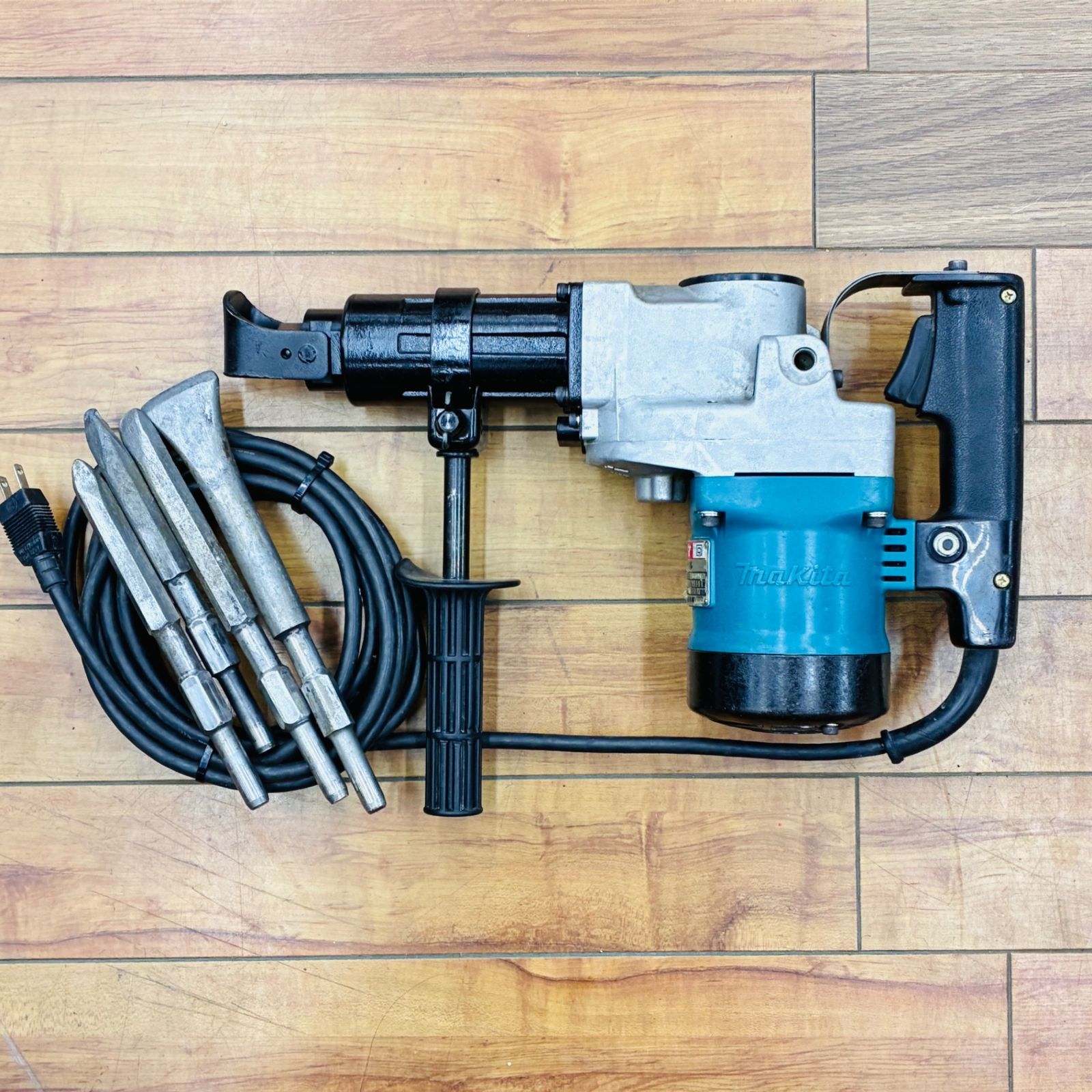 マキタ ハンマドリル HR3850 38mm 六角シャンク ケース付き makita 電動工具 ハツリ 斫り 札幌市 白石区 東札幌 動作良好 マキタ(makita) 38mm ハンマードリル HR3850 【リライズ蓮田