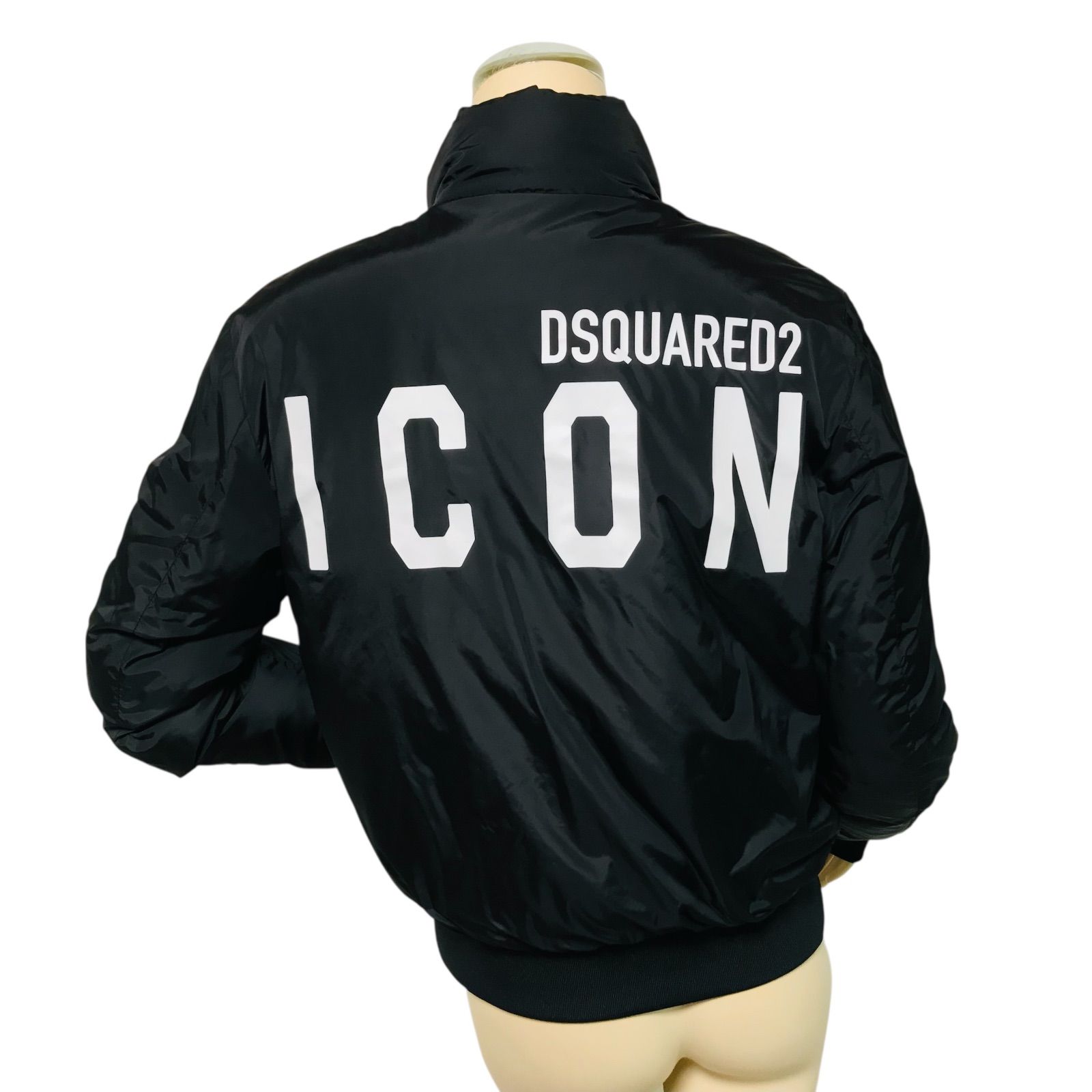 美品 DSQUARED2 ダウンジャケット ブラック 超ビッグタグブランドロゴ 美品☆DSQUARED2・ディースクエアード レディース ブランドロゴ【ICON