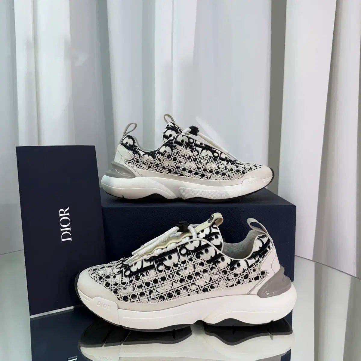 ディオール B 24 オブリーク カナージュ スニーカー ウールモチーフ 白