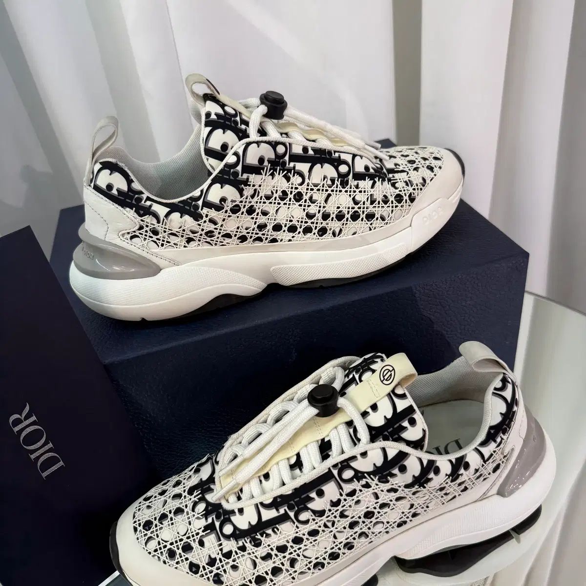 ディオール B 24 オブリーク カナージュ スニーカー ウールモチーフ 白