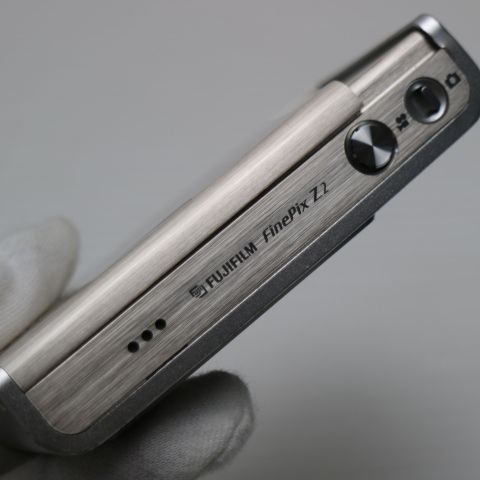 美品 FinePix Z2 シルバー 即日発送 FUJIFILM デジカメ デジタルカメラ