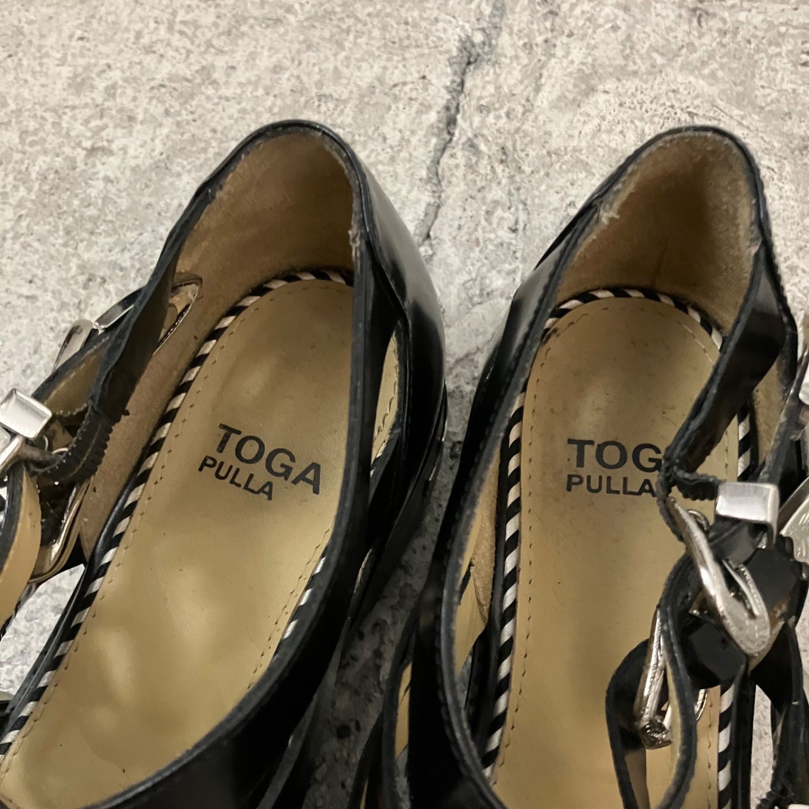 TOGA PULLA / トーガプルラ ウエスタンメタルバックル レザーシューズ