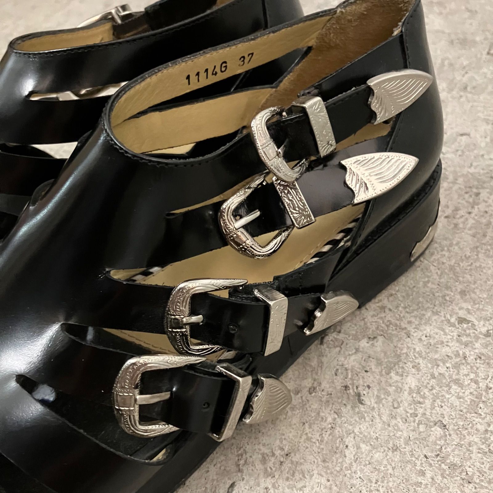 TOGA PULLA サイドジップ レザーブーツ メタル バックル 37 黒 TOGA PULLA(トーガプルラ) メタルバックル サイドゴアブーツ ブラック