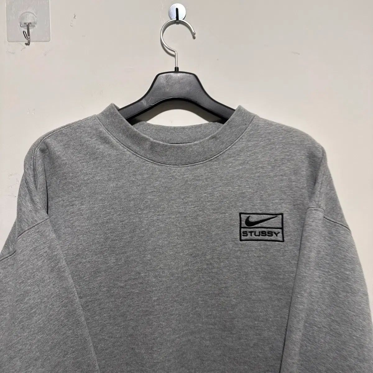 STÜSSY X NIKE コラボ スウェット グレー - メルカリ