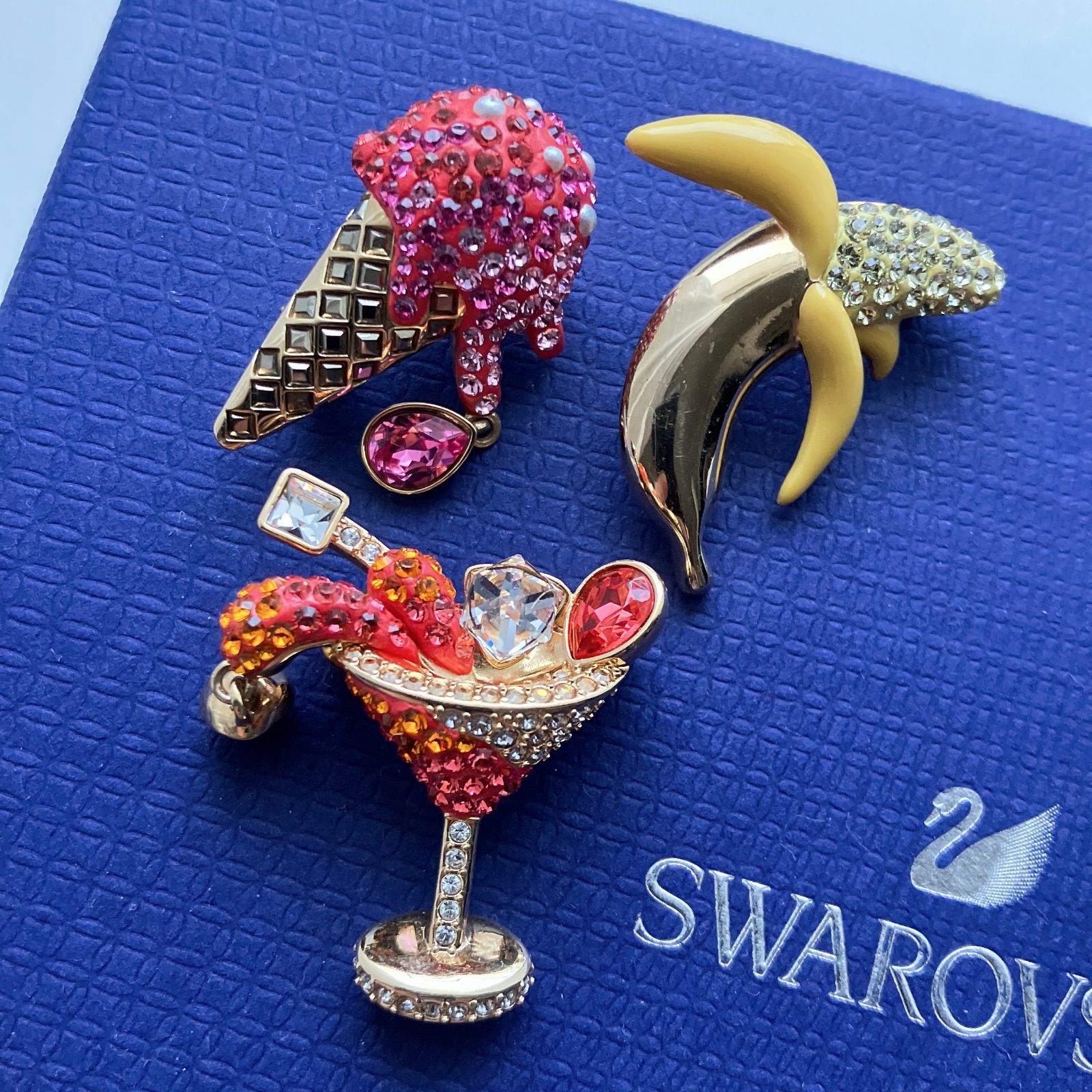 スワロフスキーSWAROVSKIオーナメント・ピックセット・ブローチ2点セット レア‼️】 SWAROVSKI スワロフスキー NO REGRETS BROOCH セット品