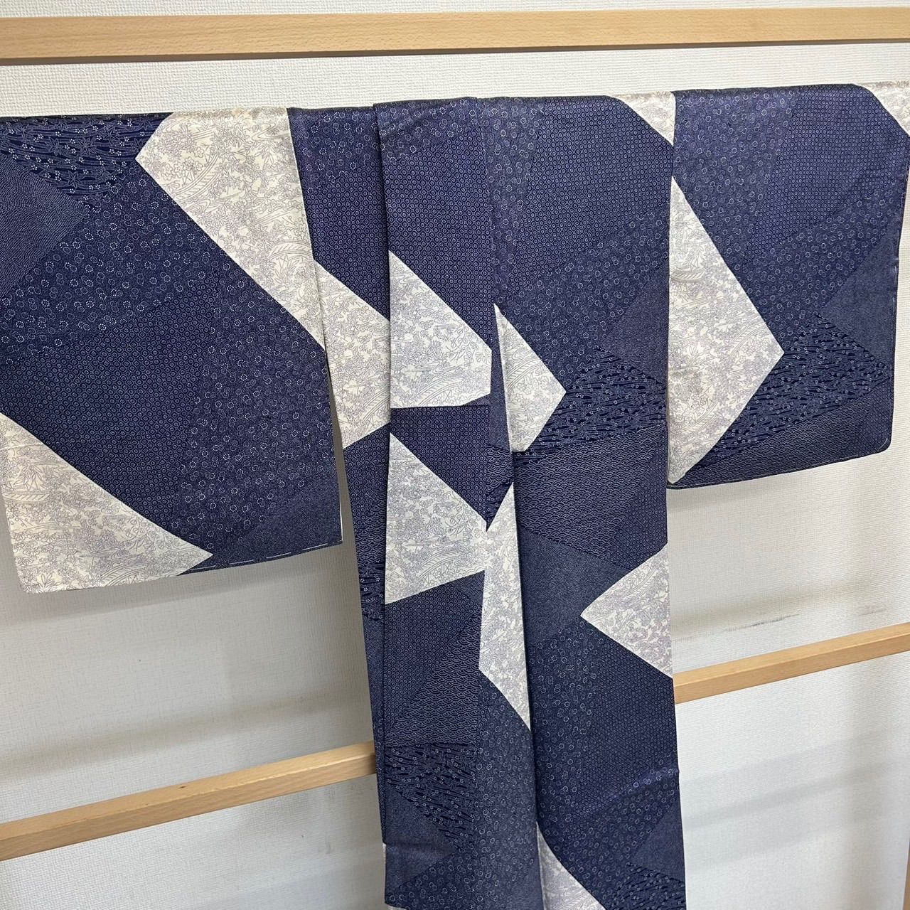 江戸小紋 正絹 藍染め 染め分け 粋なデザイン 袷 着物 MK-2665 - メルカリ