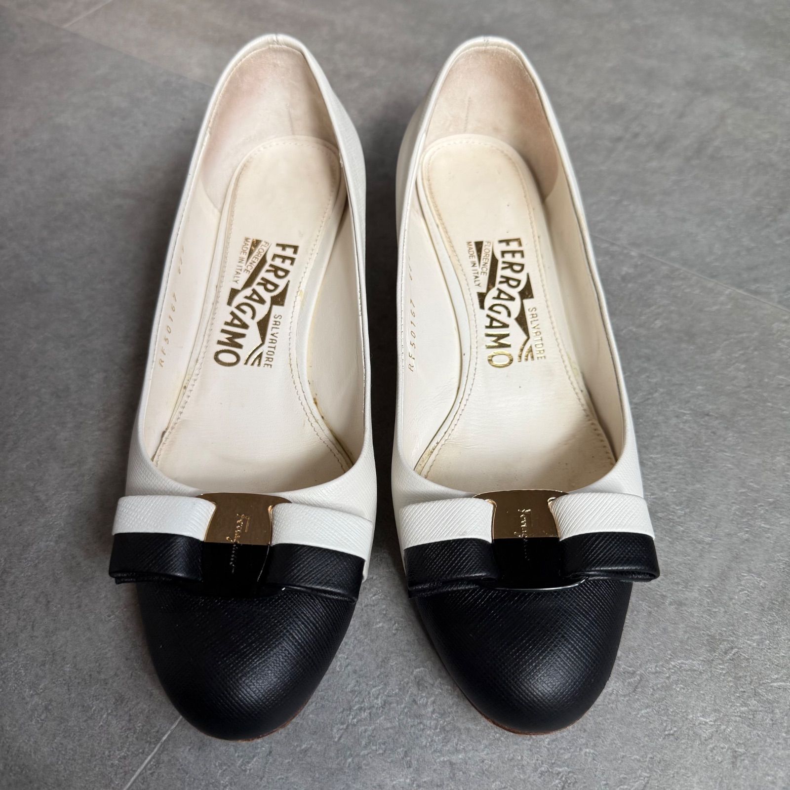 SalvatoreFerragamo サルヴァトーレフェラガモ ヴァラリボン