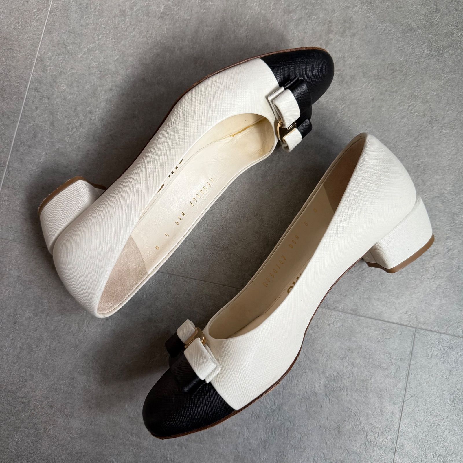 SalvatoreFerragamo サルヴァトーレフェラガモ ヴァラリボン