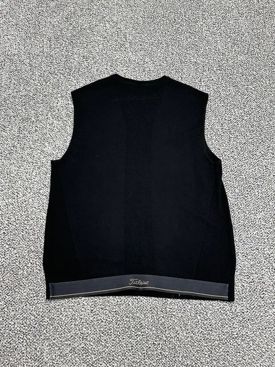 Titleist ブラック ベストセーター 新品未使用 タイトリスト ブラック ニット ベスト - メルカリ