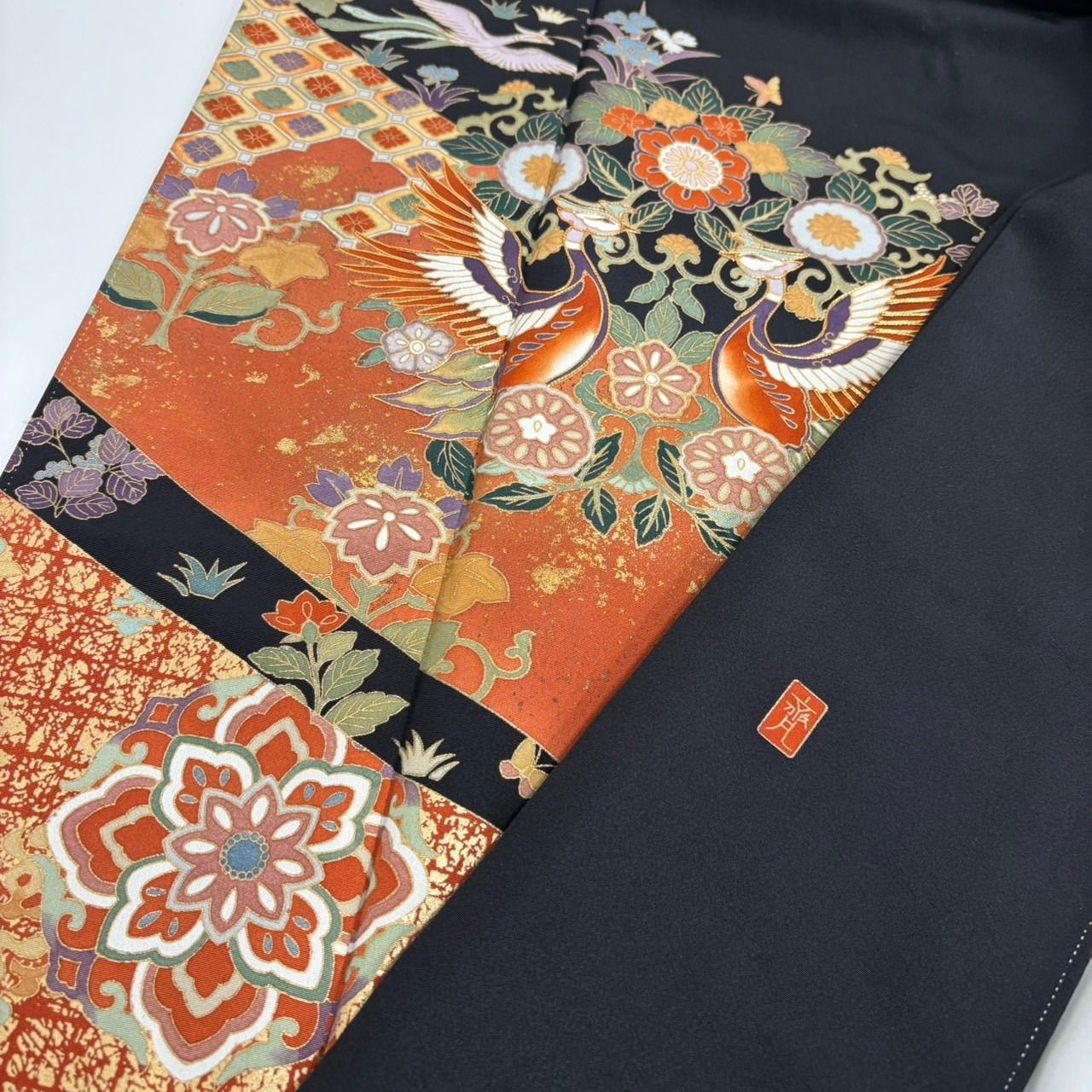 作家物 付下げ 単衣仕立て 万寿菊に金駒刺繍 着物 正絹 一つ紋 RK-5845 黒留袖 作家物 金駒刺繍 華紋 正倉院 五つ紋 正絹 着物 MK-2638 - メルカリ