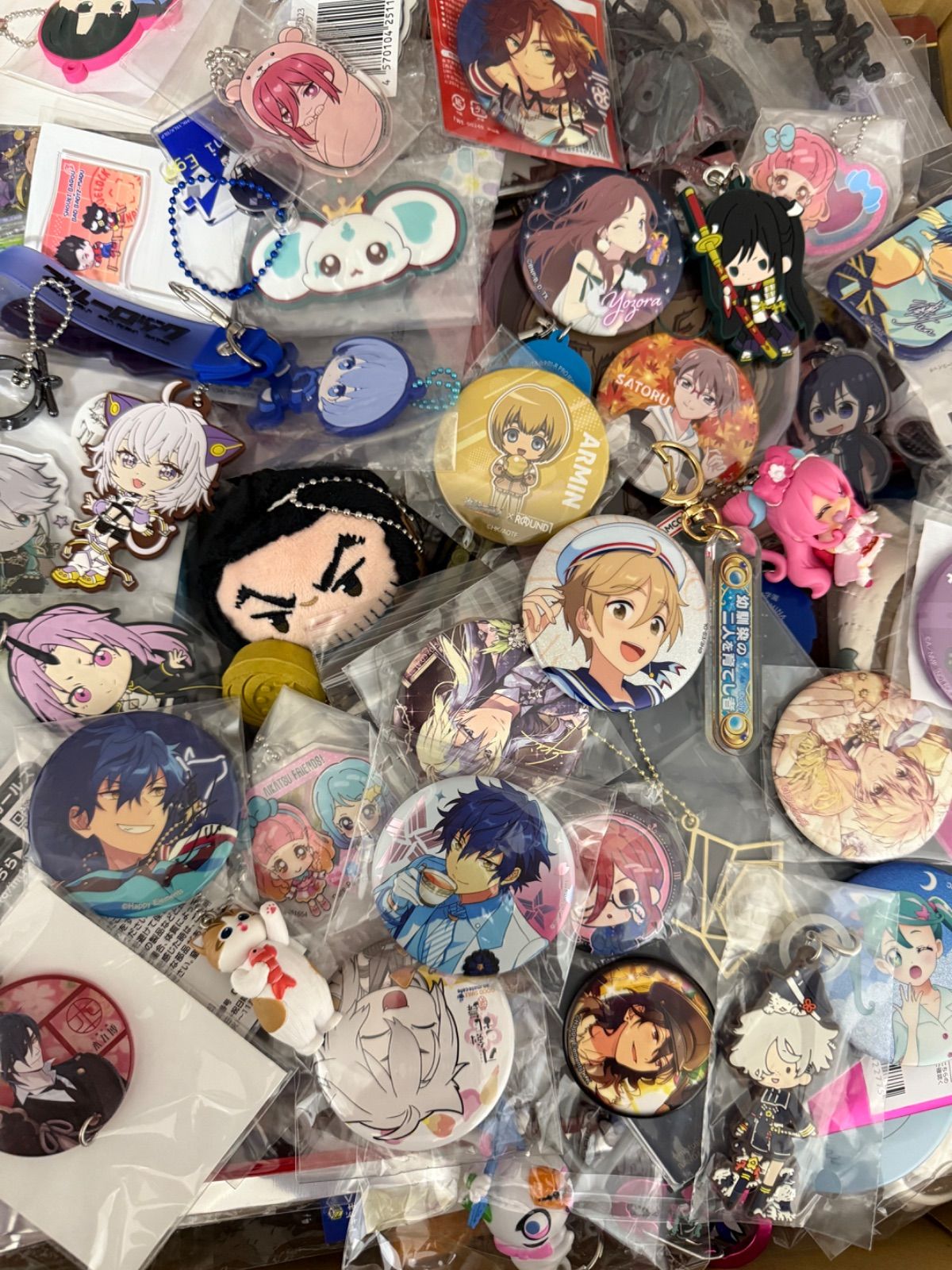 大特価！ アニメグッズ等 缶バッジ キーホルダー クリアファイル