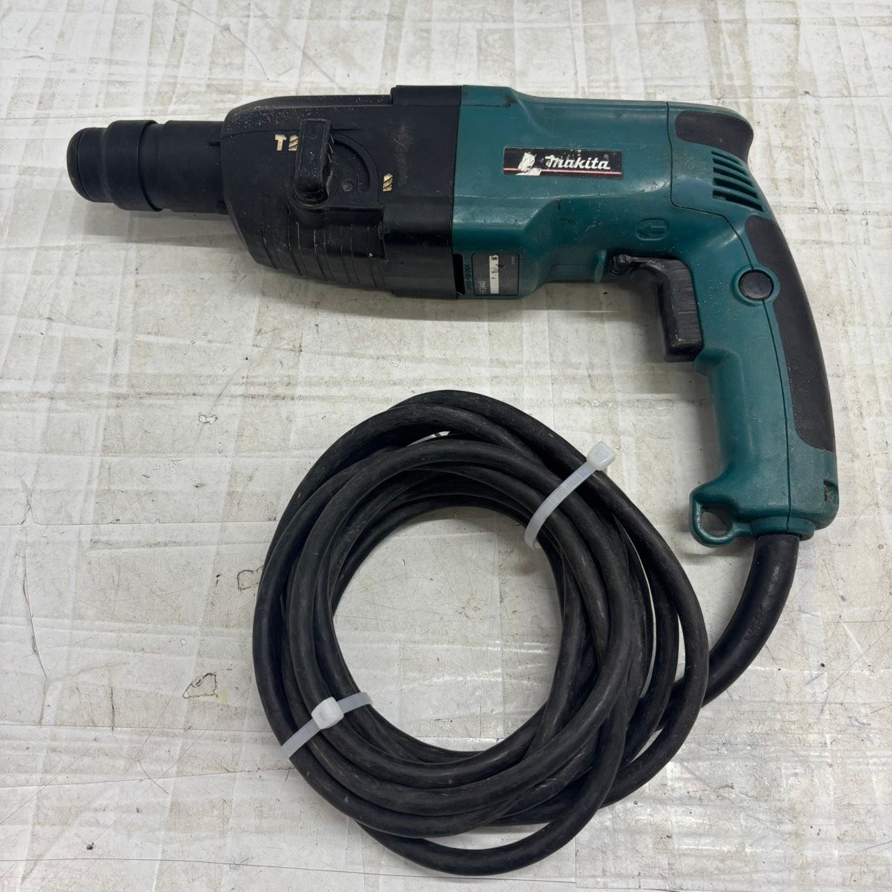 【中古】makita 24mmハンマドリル  HR2411 h11160 makita マキタ 24mm ハンマドリル HR2440 ハンマードリル