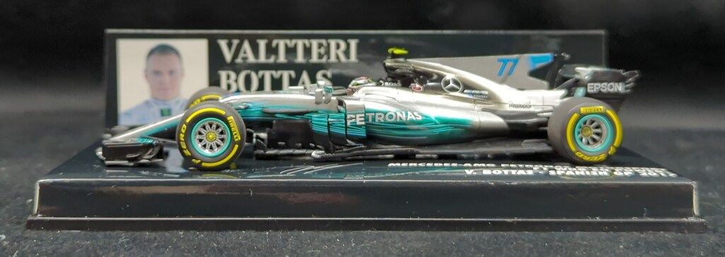 1/43 ミニチャンプス メルセデスAMGペトロナス W08 V.ロッシ ミニチャンプス 1/43 メルセデスAMGペトロナス モータースポーツF1 W08