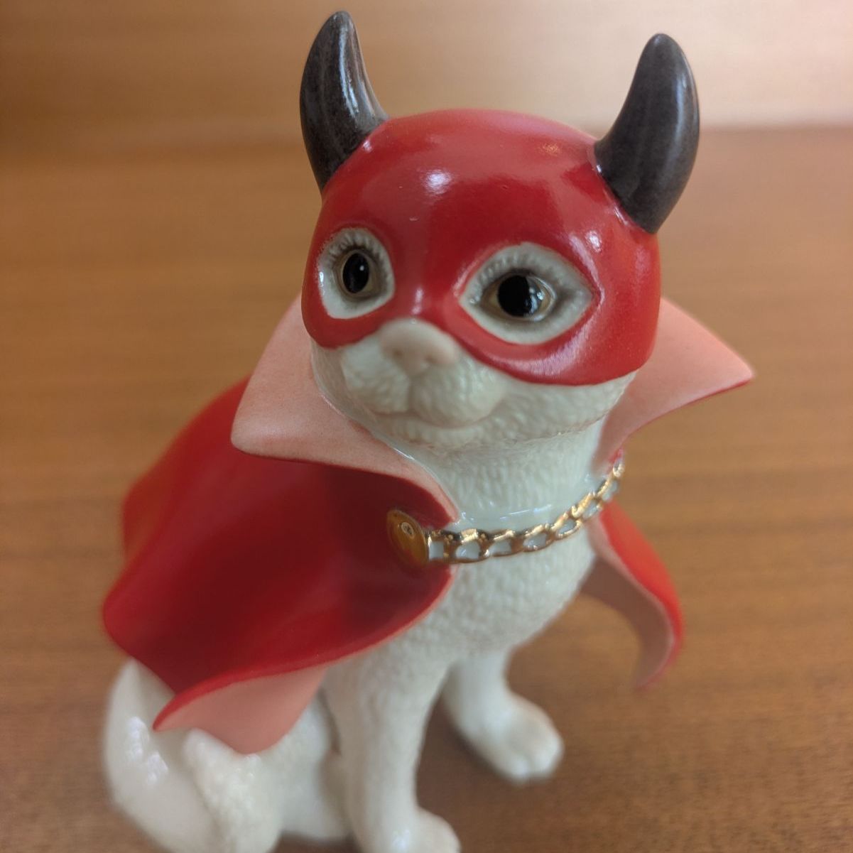 廃盤 レノックス LENOX 小悪魔 猫 フィギュリン 24K金彩 赤マント 廃盤 レノックス LENOX 小悪魔 猫 フィギュリン 24K金彩 赤マント 12.5