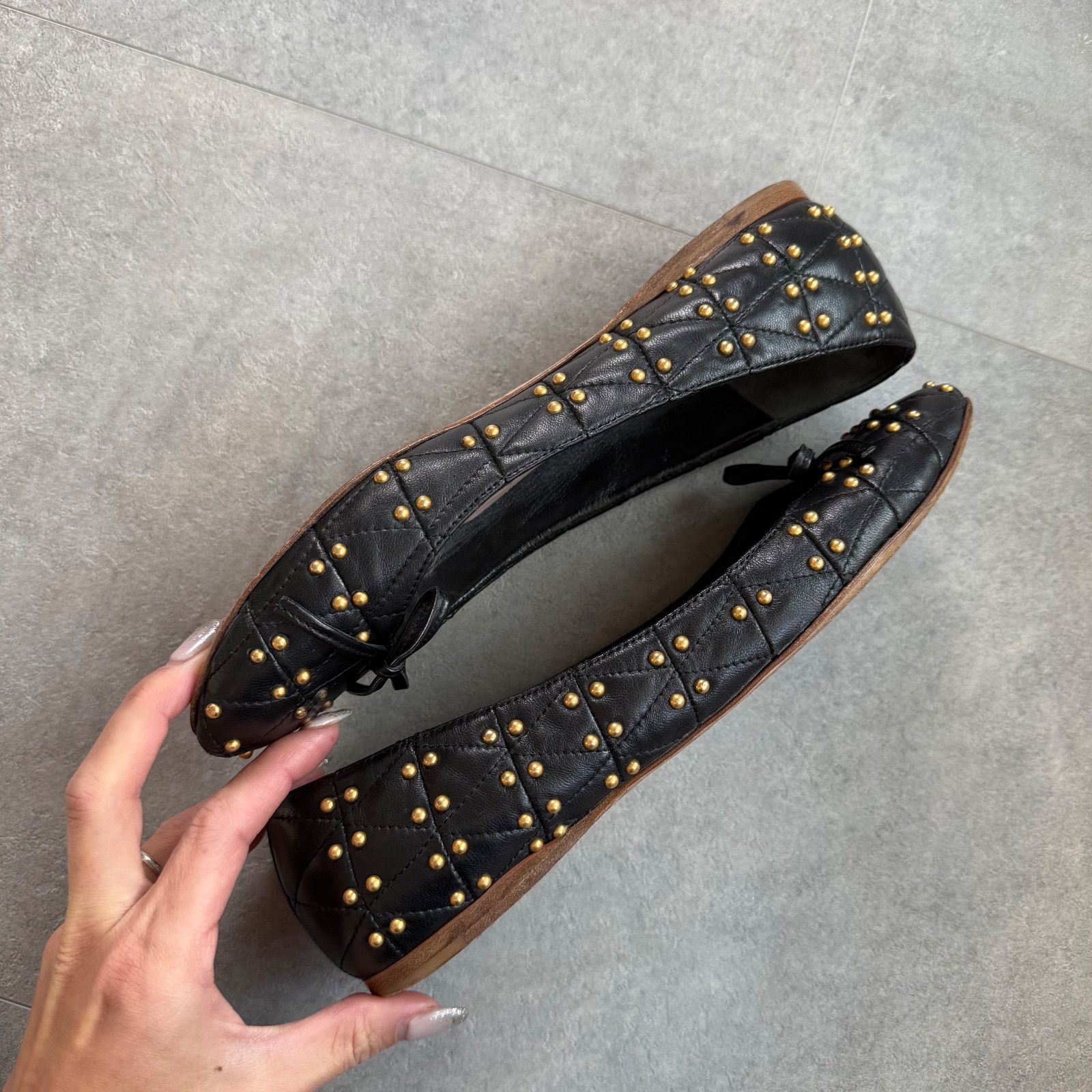 MIU MIU ミュウミュウ フラットシューズ リボンパンプス スタッズ