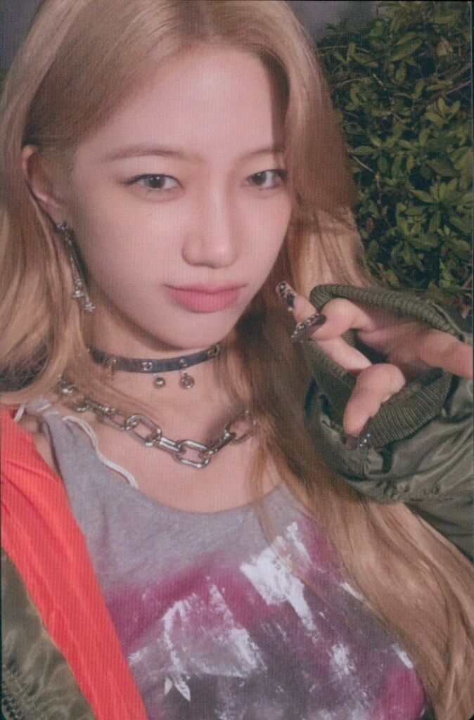 LE SSERAFIM>初回限定メンバーソロジャケット盤/KAZUHA Amazon.co.jp