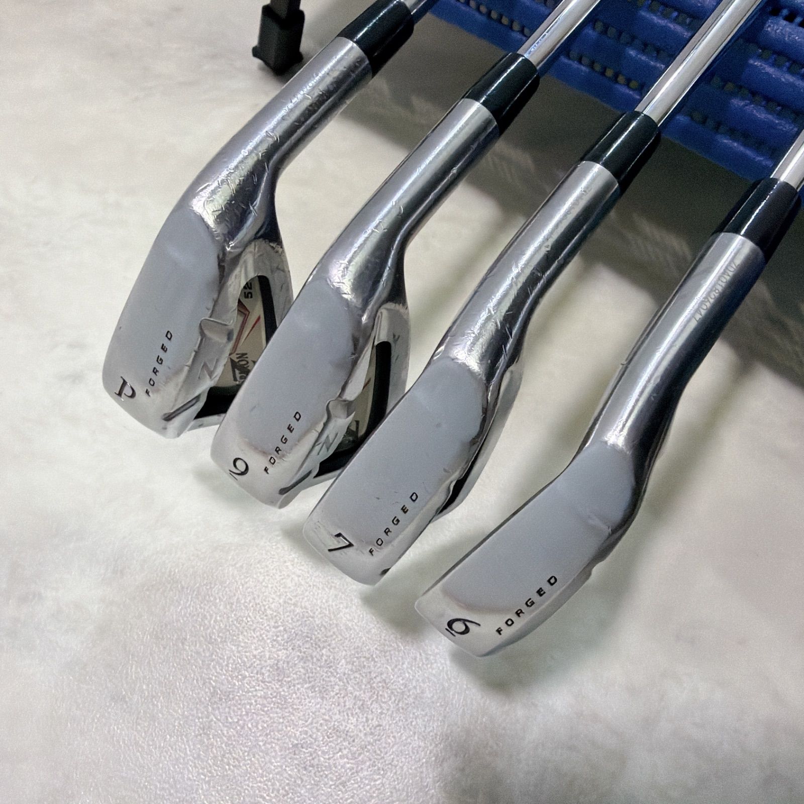 新品グリップ スリクソン Z525 FORGED 4本 6.7.9.PW アイアンセット 