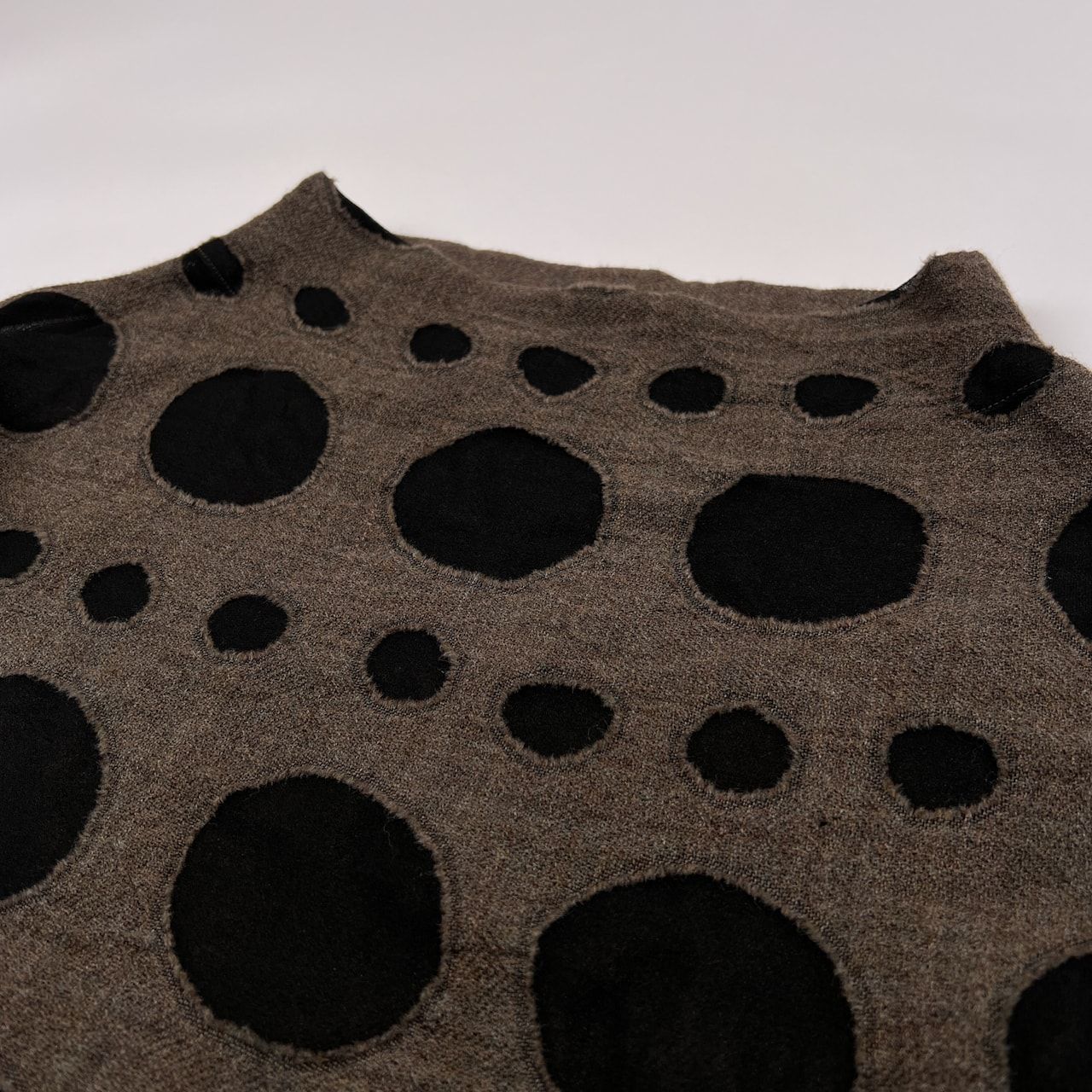 慈雨 ジウ センソユニコ ドット 水玉 ハイネック ウール 長袖