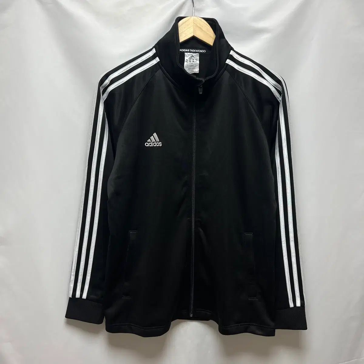 送料込み　adidas 黒 3本ライン ジャージジャケット　ヨーロッパモデル 正規品/M アディダス 3本線 起毛 ブラック トラックジャージ/ジャージ