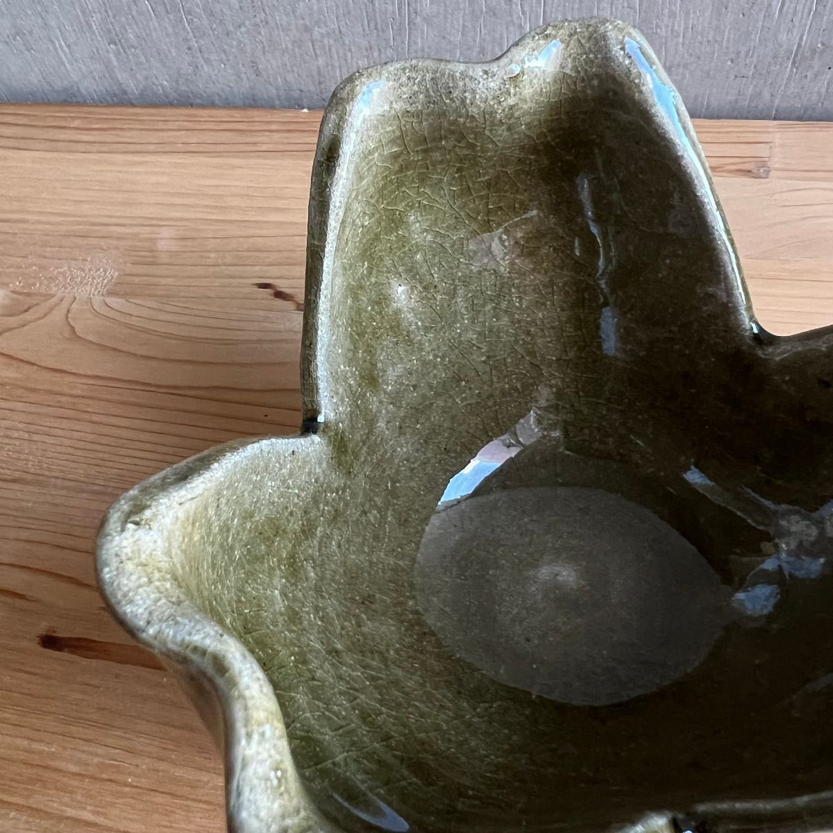 灰釉割山椒小鉢3XL 上野焼 渡窯 宝石のような緑と貫入の美 灰釉（はいゆう） 割山椒（わり