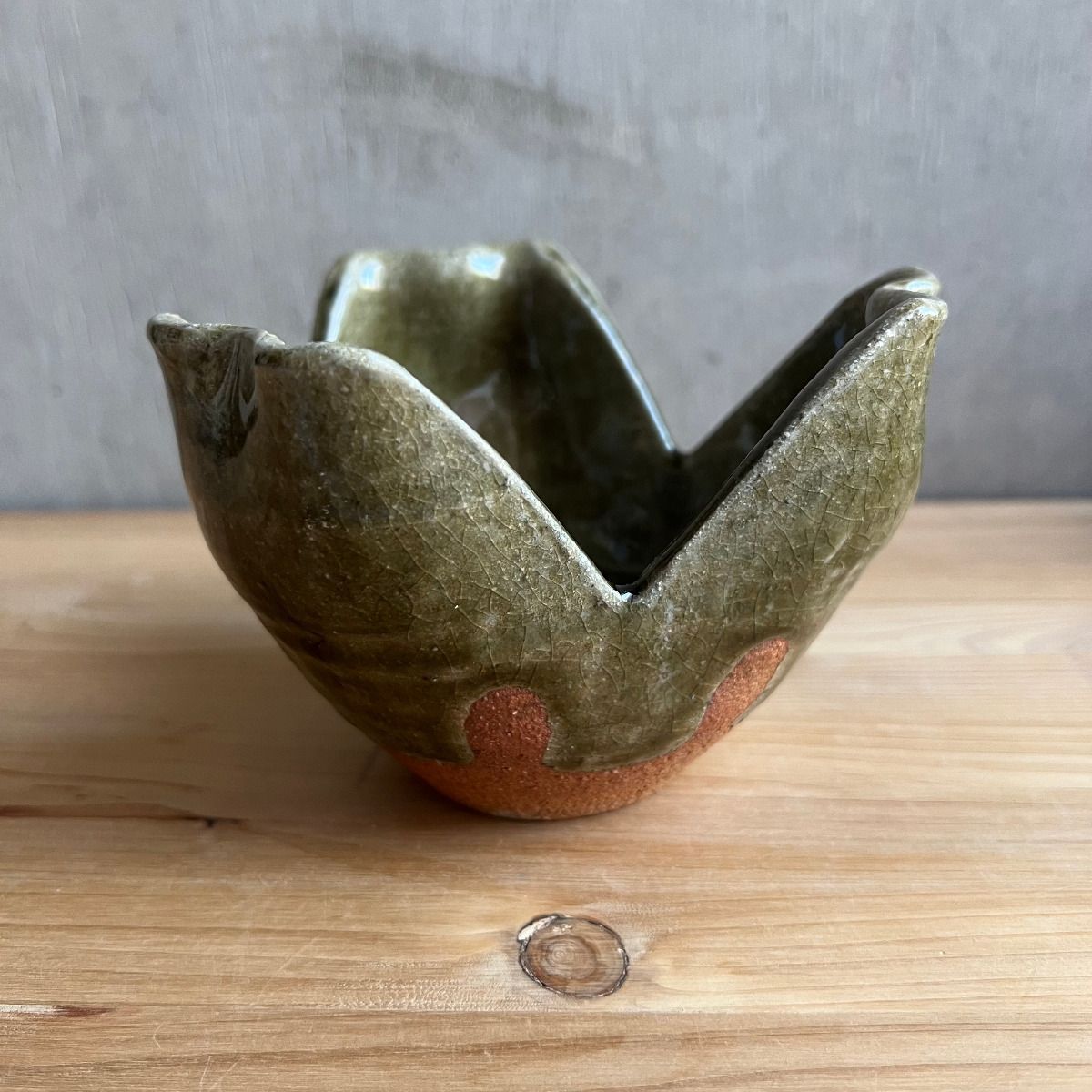 灰釉割山椒小鉢XL 上野焼 渡窯 宝石のような緑と貫入の美 灰釉（はいゆう） 割山椒（わり