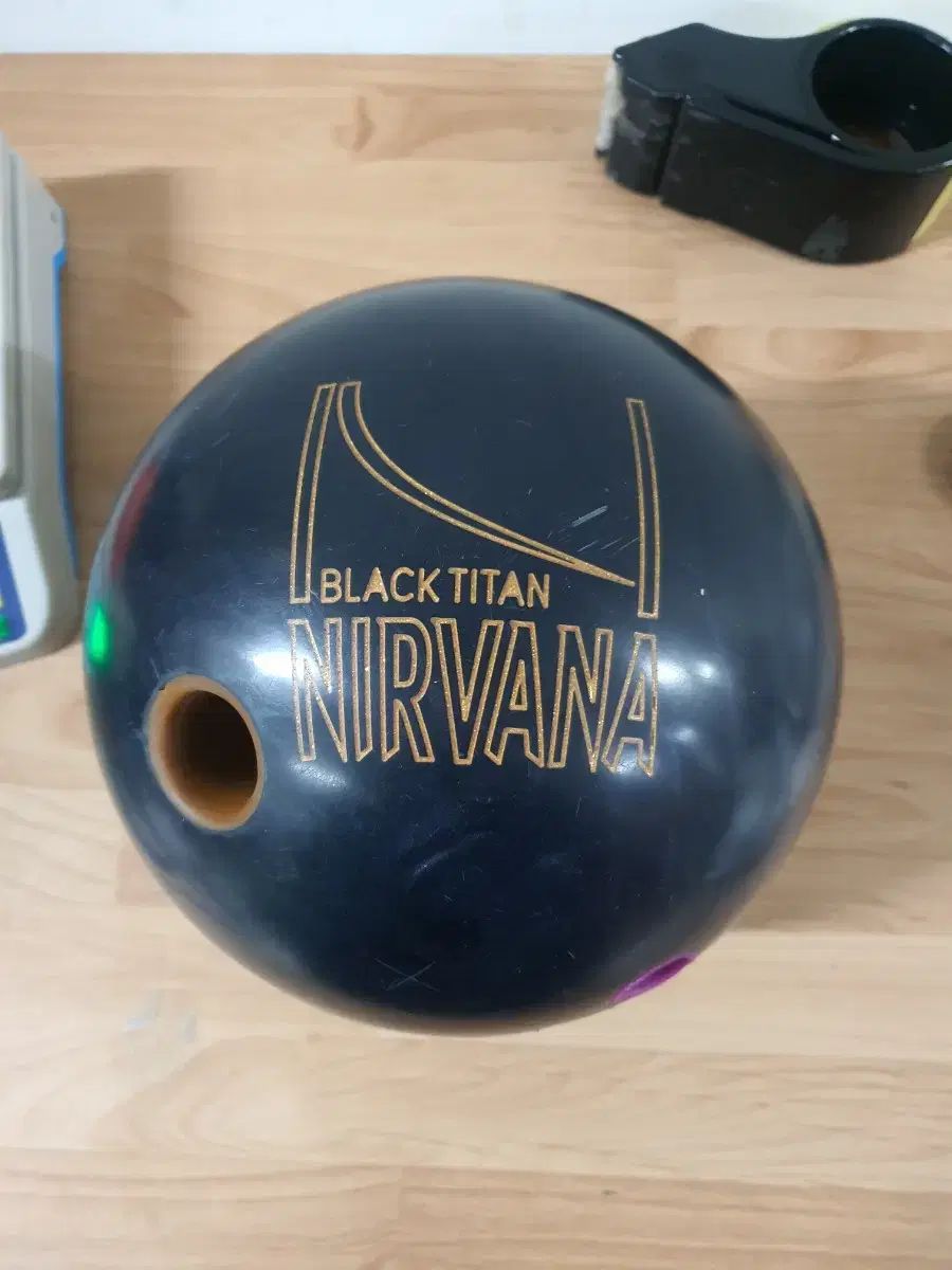 NIRVANA REBIRTH ボウリングボール 15ポンド NIRVANA REBIRTH ボウリングボール 15ポンド NIRVANA REBIRTH