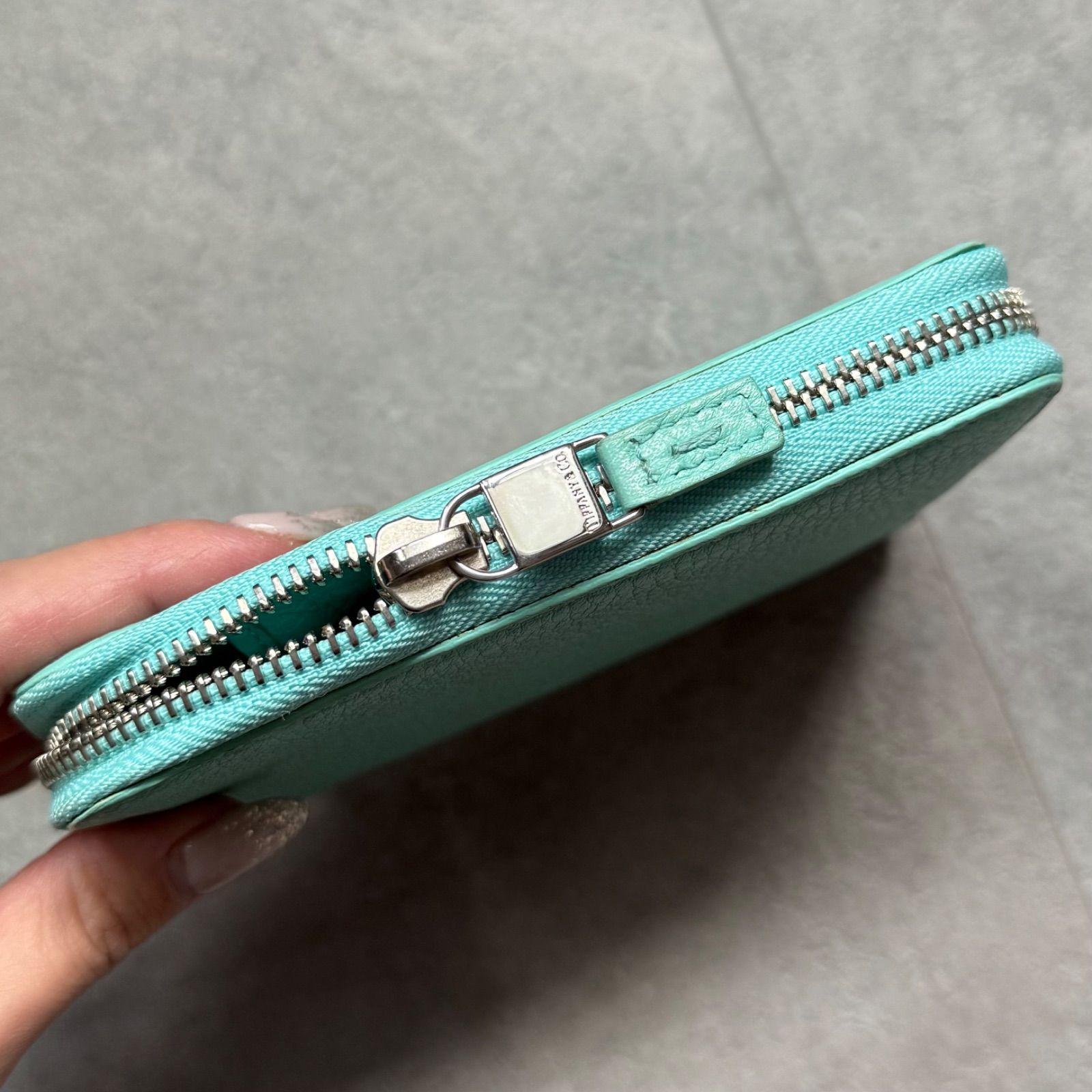 Tiffany & Co. ティファニー ラウンドジップ コンパクトウォレット 二