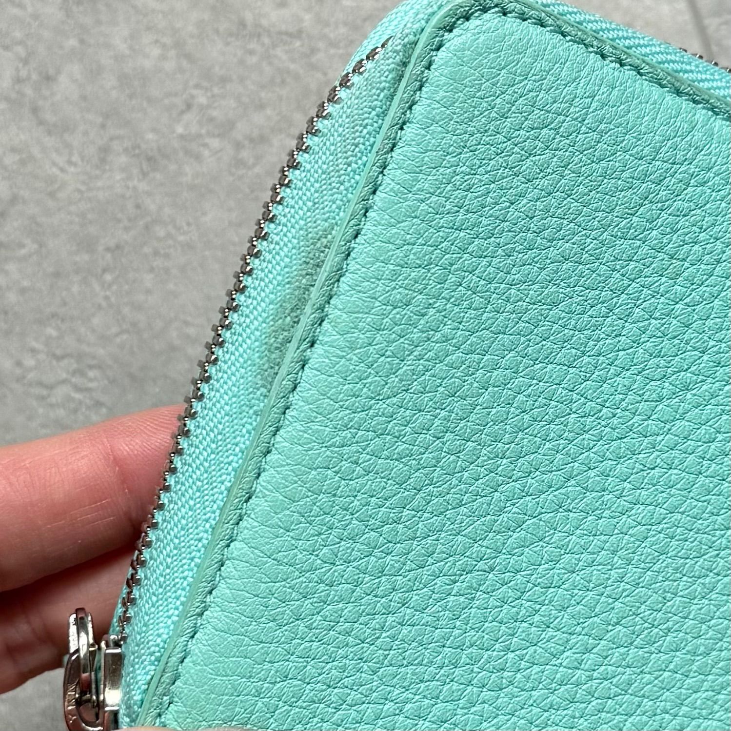 Tiffany & Co. ティファニー ラウンドジップ コンパクトウォレット 二
