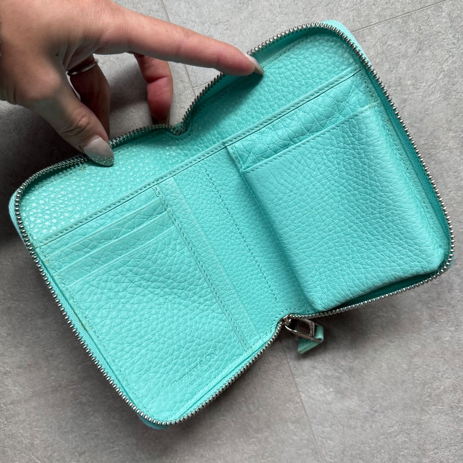 Tiffany & Co. ティファニー ラウンドジップ コンパクトウォレット 二