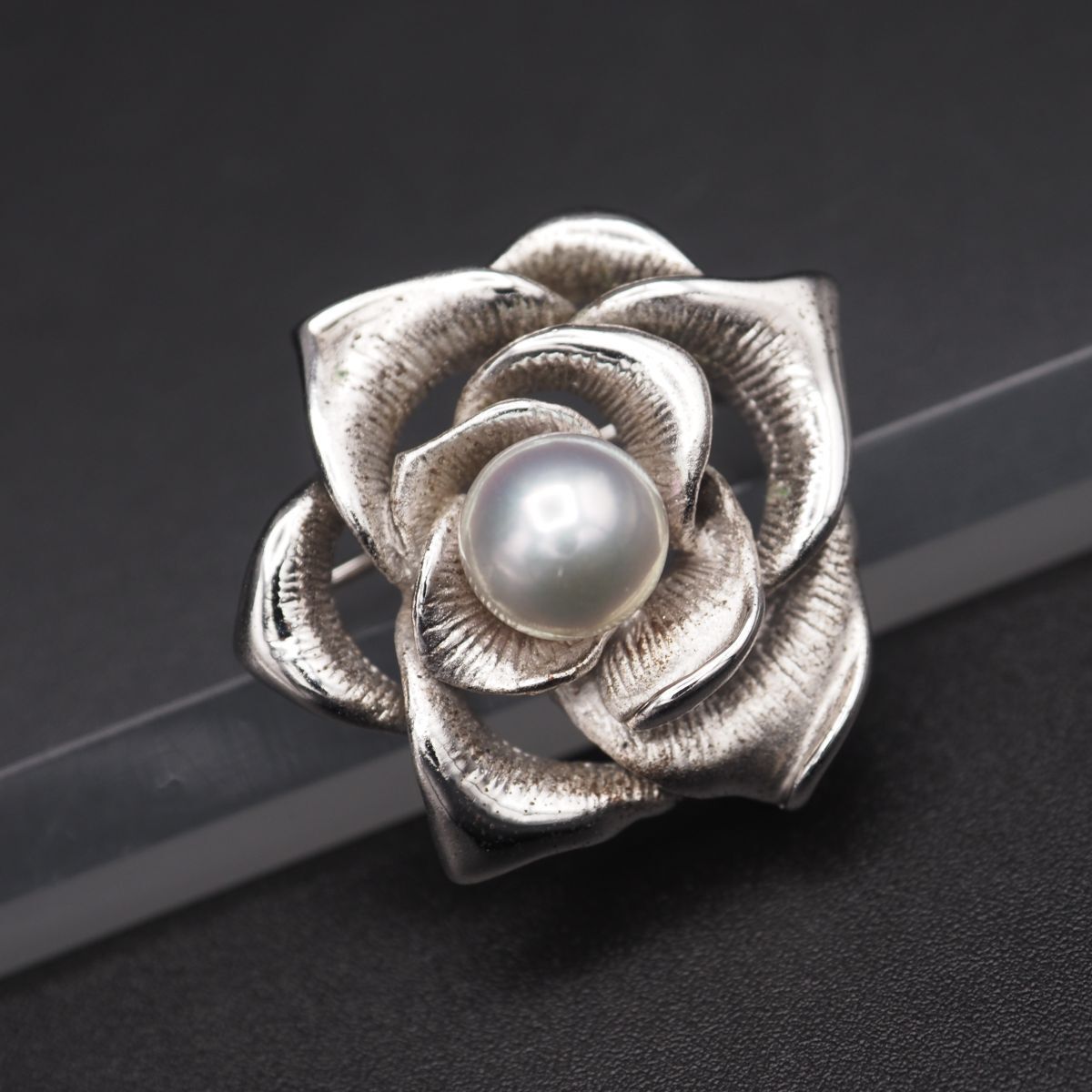 L700 本真珠 8.1mm珠 パール SILVER刻印 ブローチ 薔薇 バラ ローズ