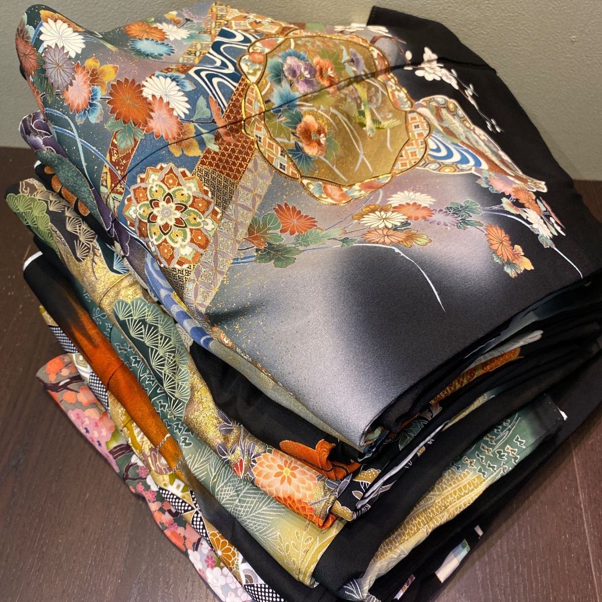 まとめ売り】正絹留袖10枚 リメイク素材 ハンドメイド向け - メルカリ