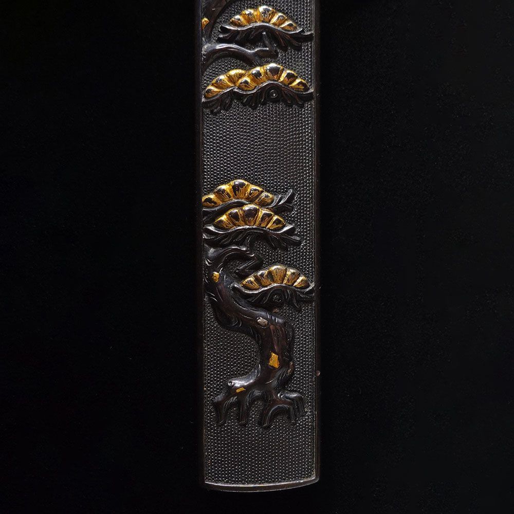 小柄　銅地魚子地　色絵高彫象嵌　穂刀在銘　　　　　書鍔箱 小柄 銅地魚子地 色絵高彫象嵌 穂刀在銘 書鍔箱