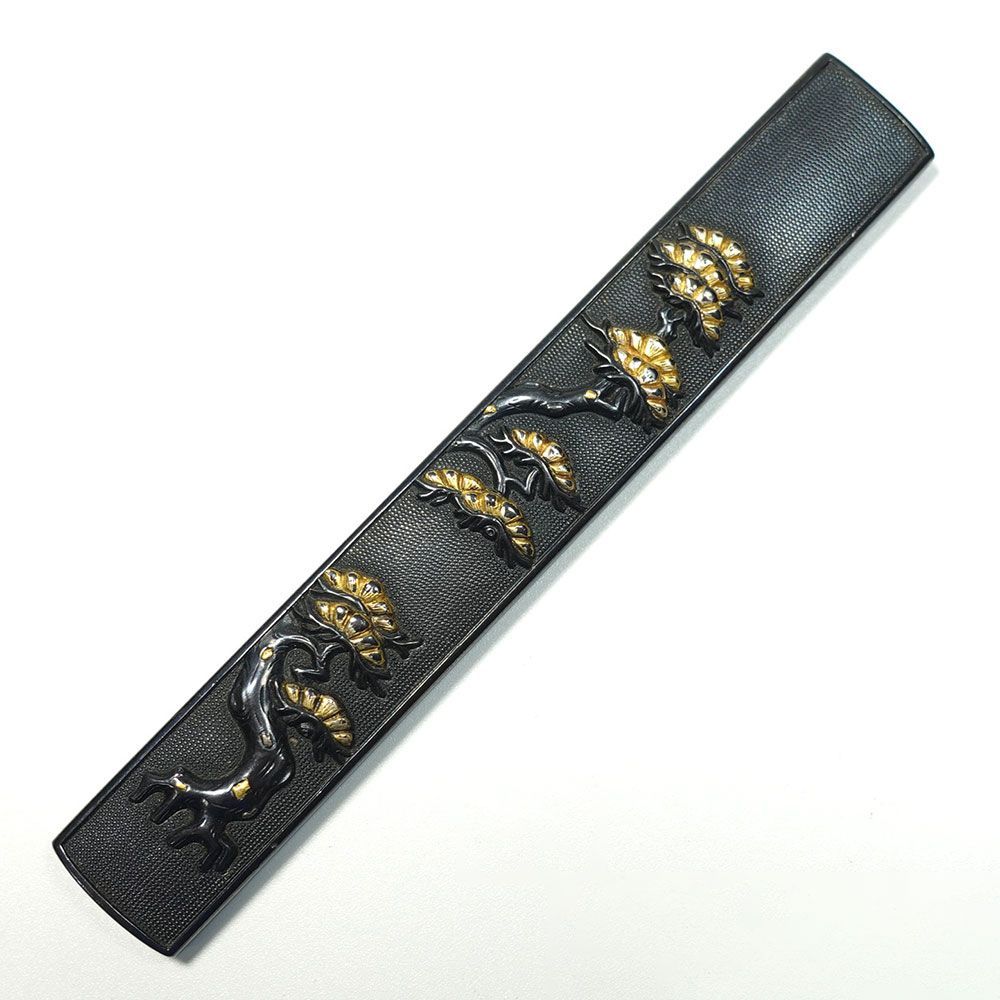 小柄　銅地魚子地　色絵高彫象嵌　穂刀在銘　　　　　書鍔箱 小柄 銅地魚子地 色絵高彫象嵌 穂刀在銘 書鍔箱